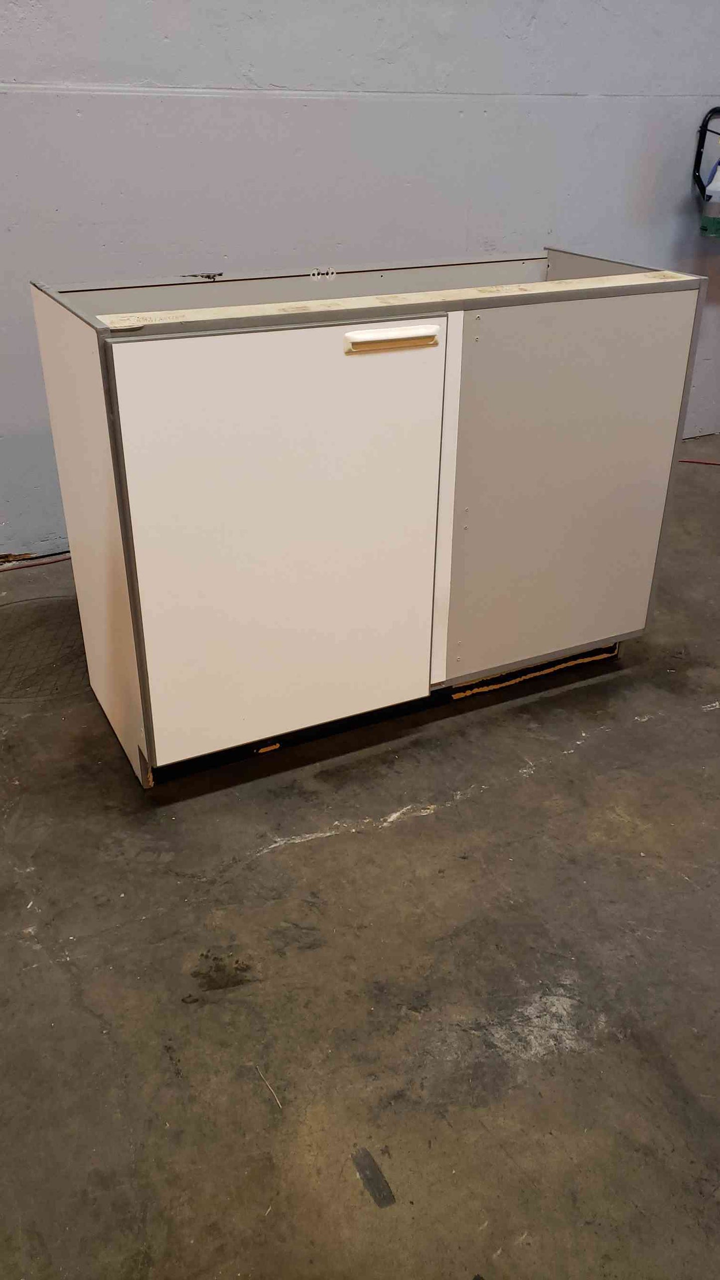 4'Recessed Wooden Casework W/ 1 Door(Q16668)