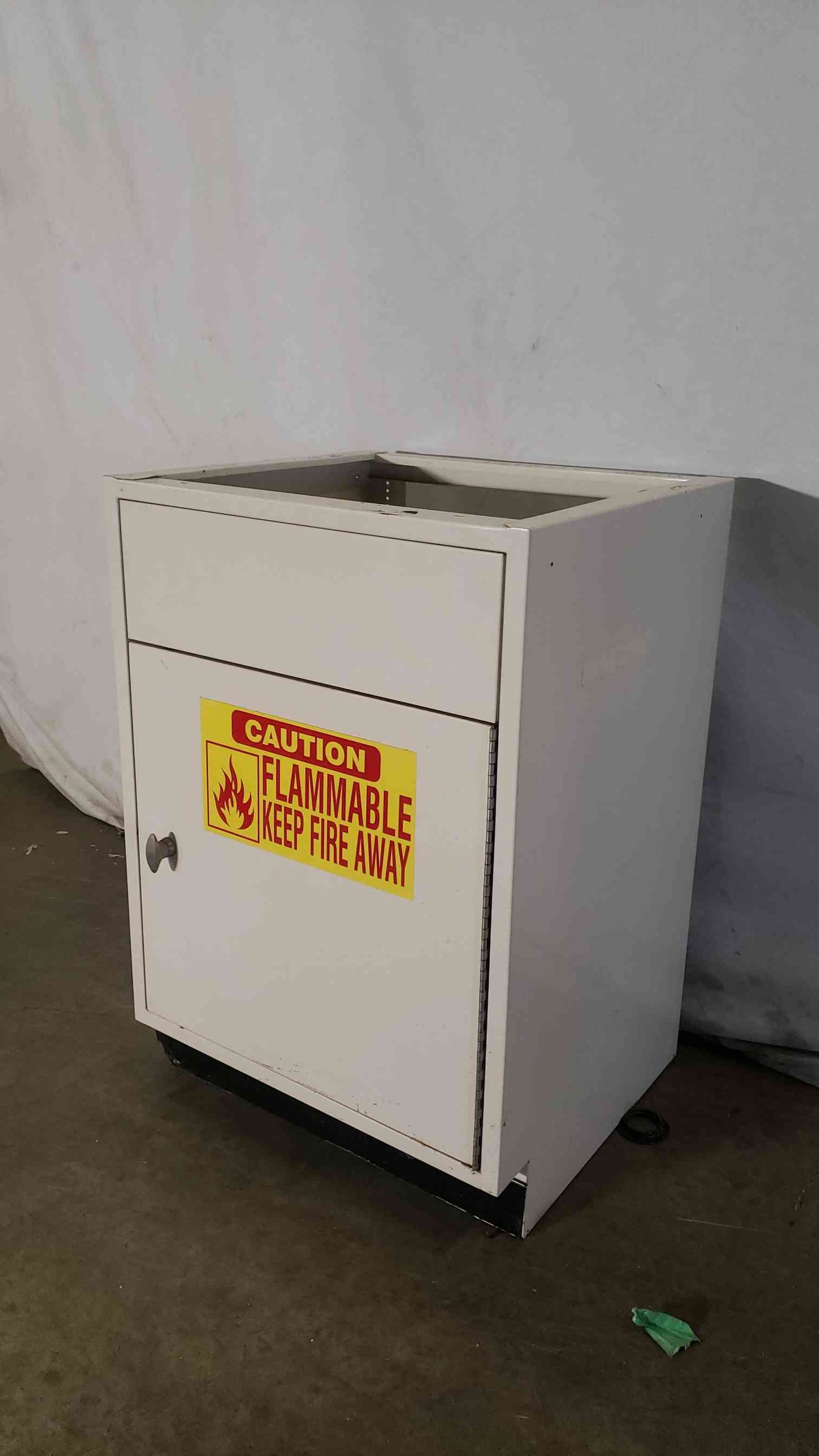 24x22x35 Flammable Cabinet(100183)