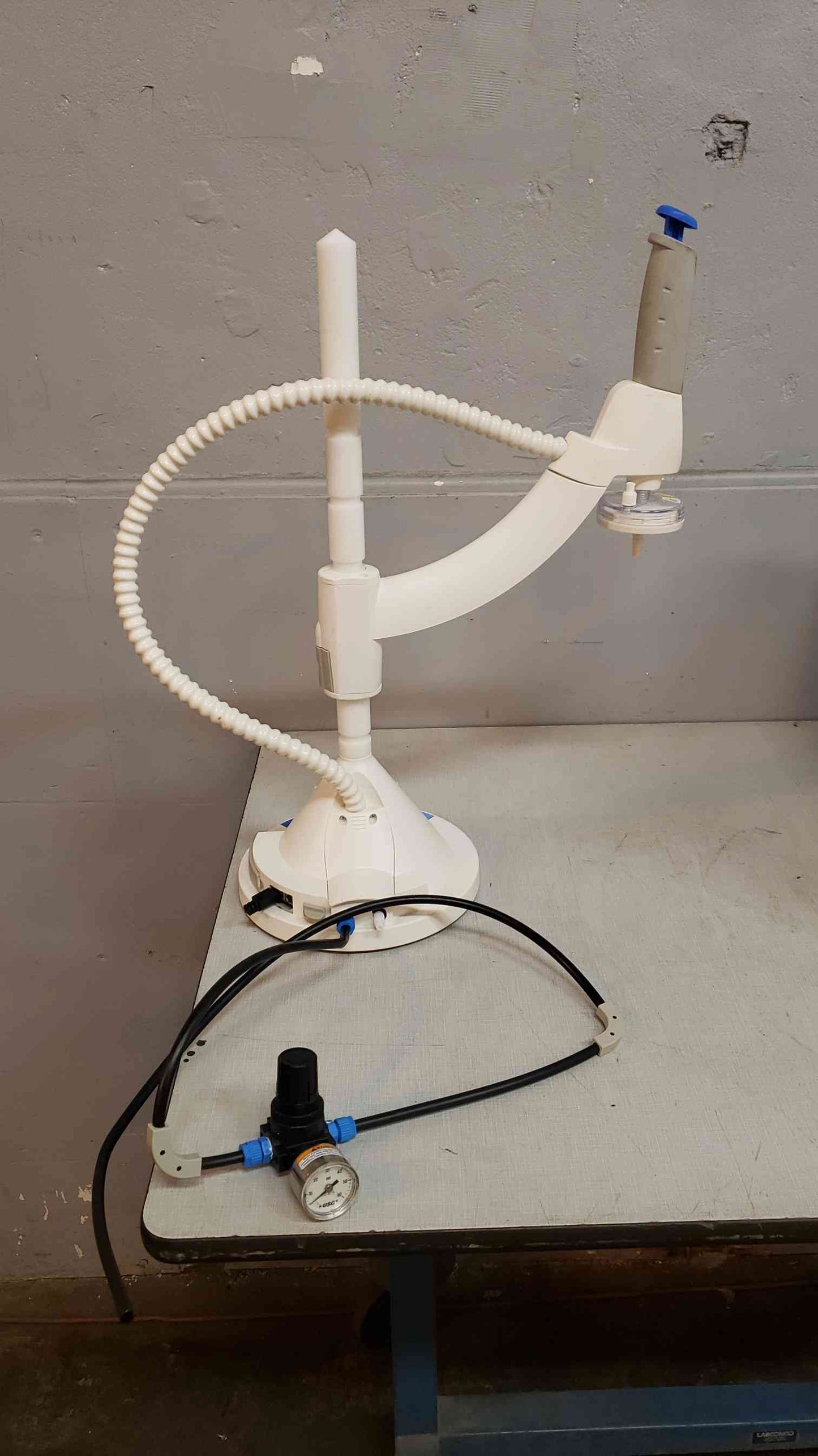 Milli-Q Advantage W/ Q-Pod Dispenser Water Purification System(1861AA)