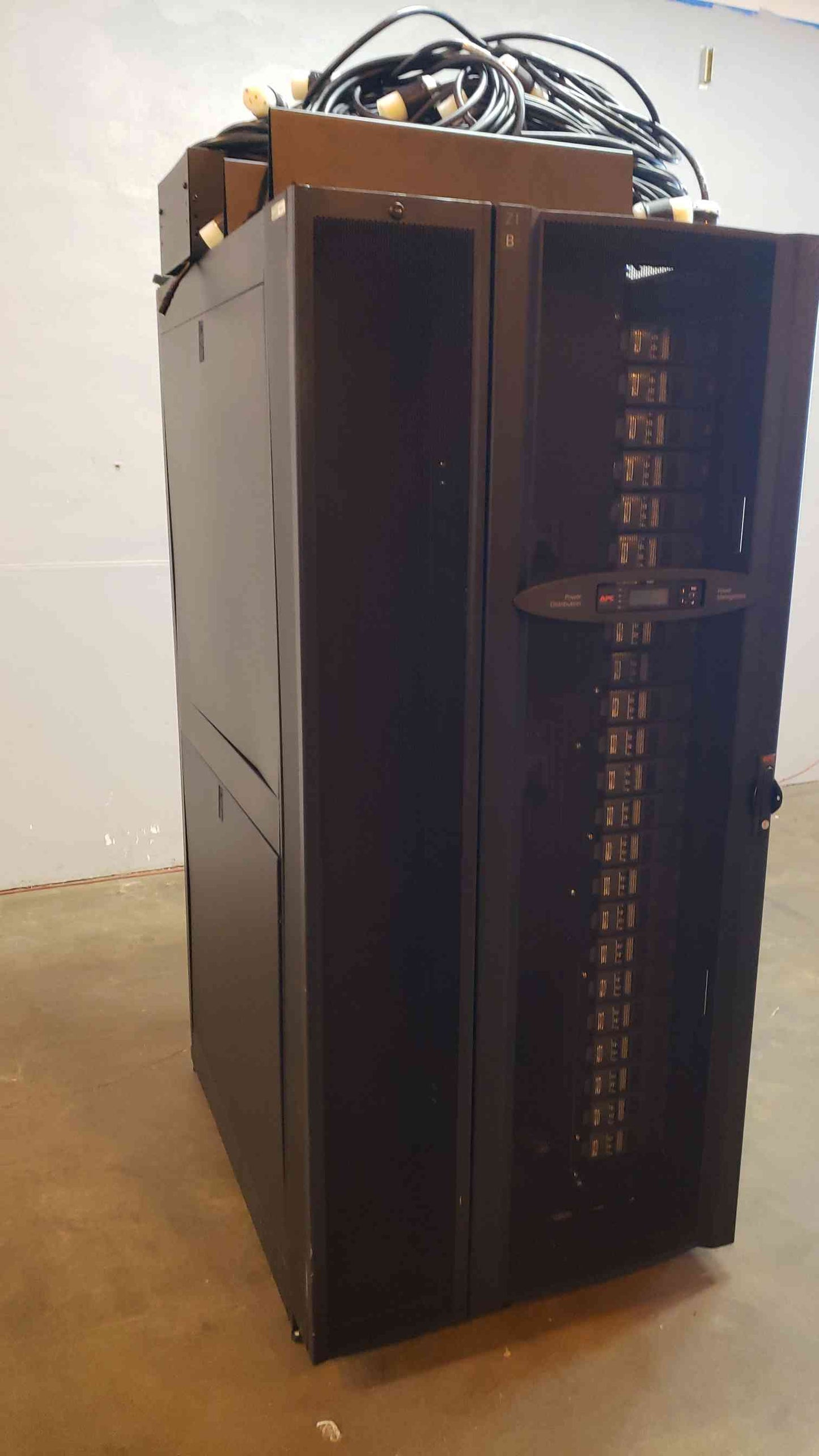 APC 150KVA PDU w/ PMM PDPM144G6F 480v x 208/120v Populated Smart Brkrs PDM3520L2120 (100652)