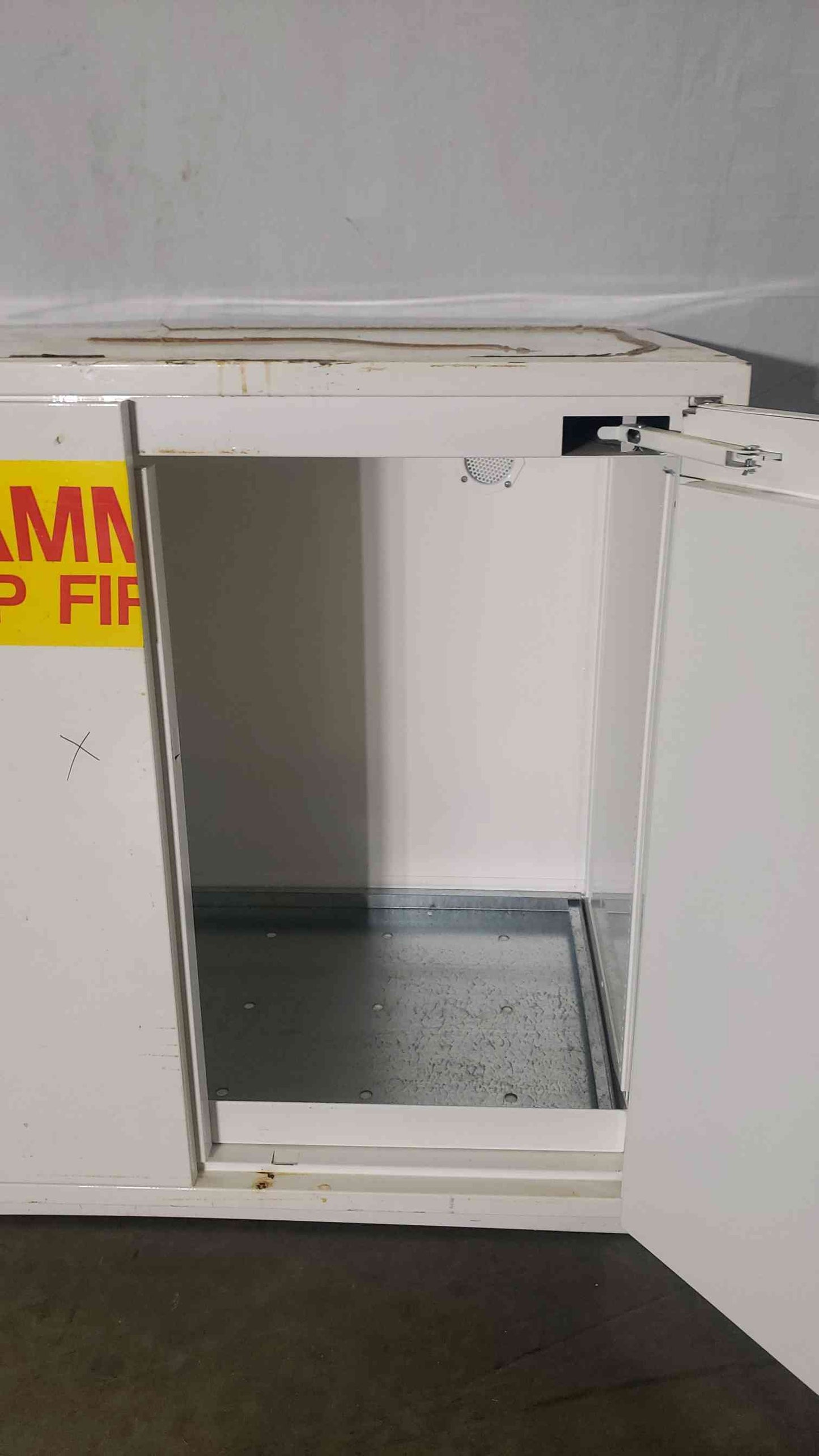 36x22x35 Flammable White Cabinet(100152)