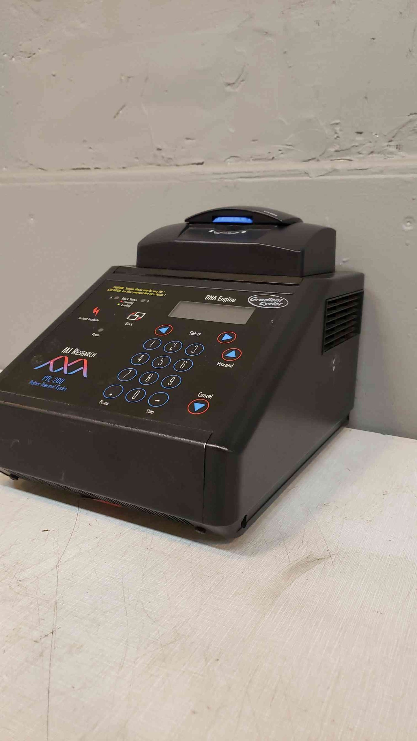 PTC-200 Peltier Thermal Cycler DNA Engine