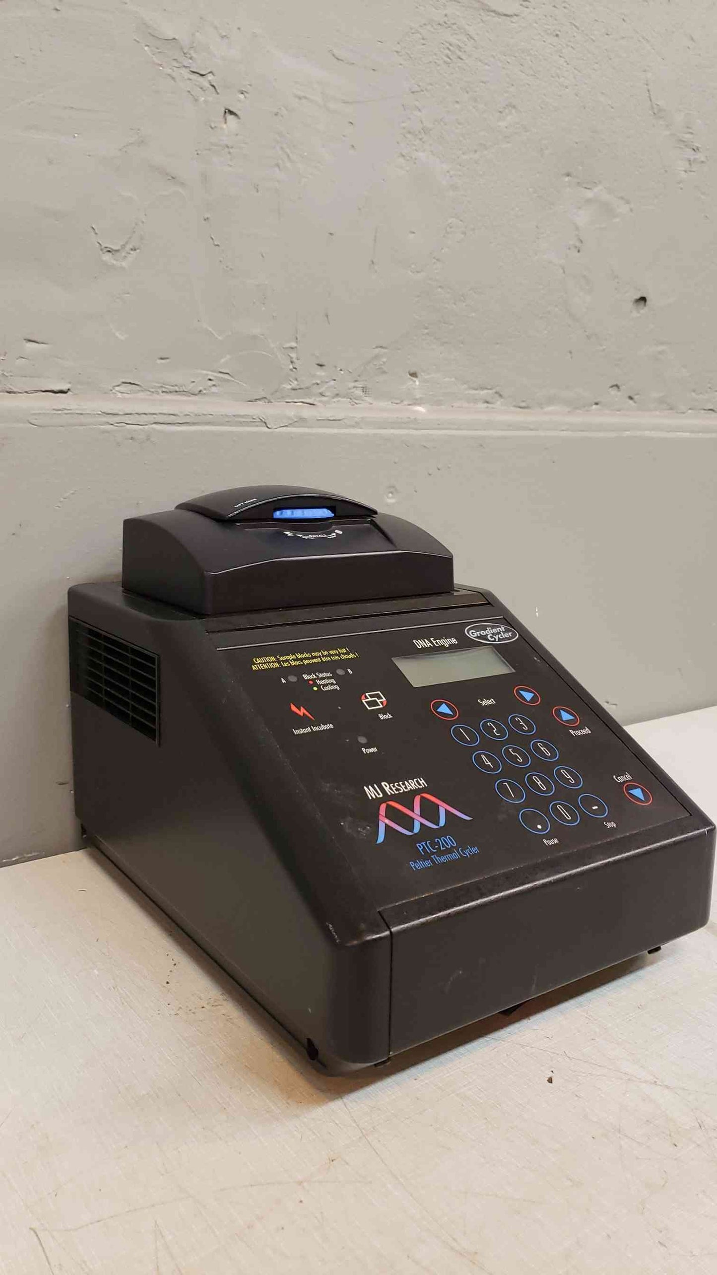 PTC-200 Peltier Thermal Cycler DNA Engine
