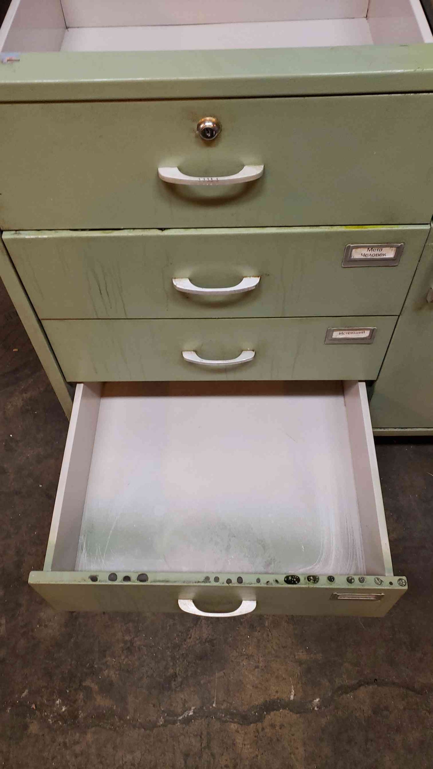 4' Green Kewaunee Casework W/6 Drawers 1 Door(101005)