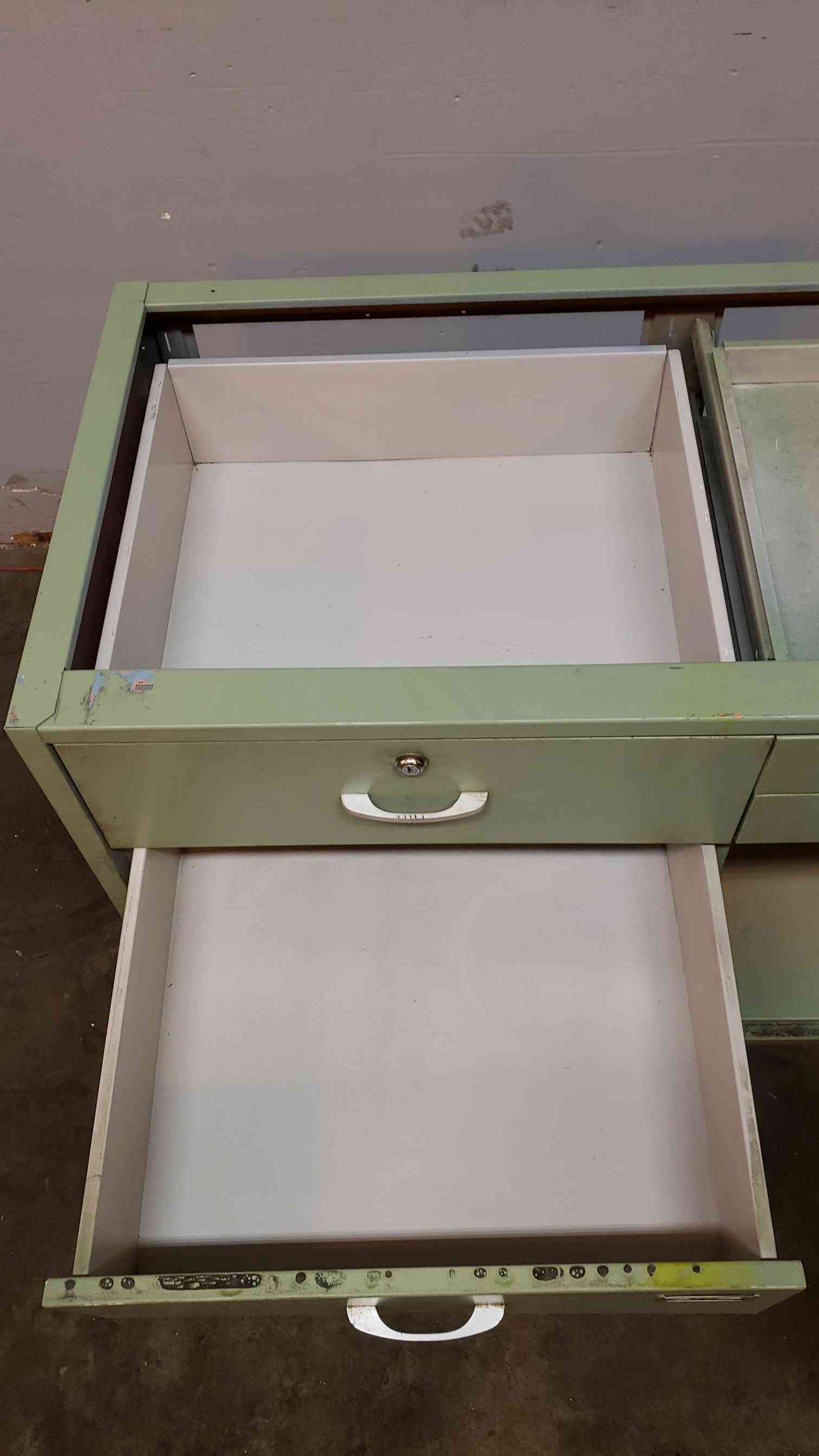 4' Green Kewaunee Casework W/6 Drawers 1 Door(101005)