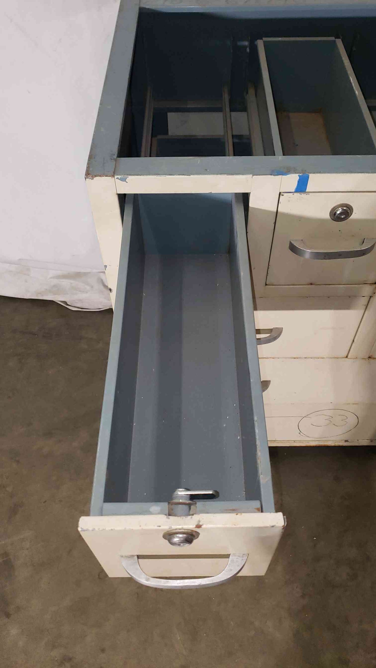 35x22x35 8 Drawer Casework(100552)