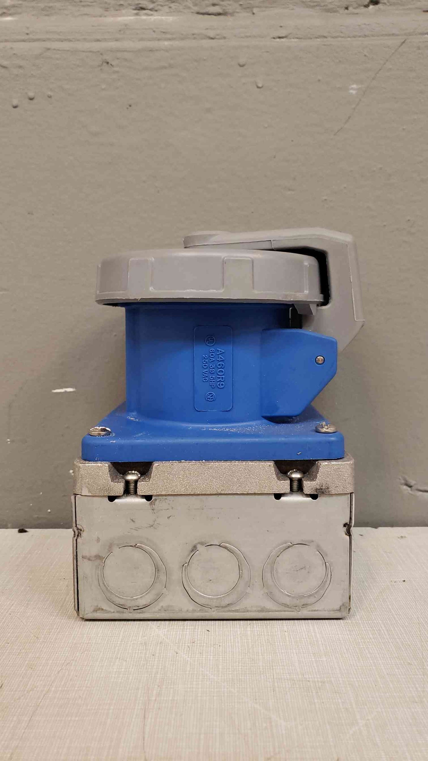 HUBBELL A460R9 IEC Pin and Sleeve Receptacle,60A,250V with Cap(100591)