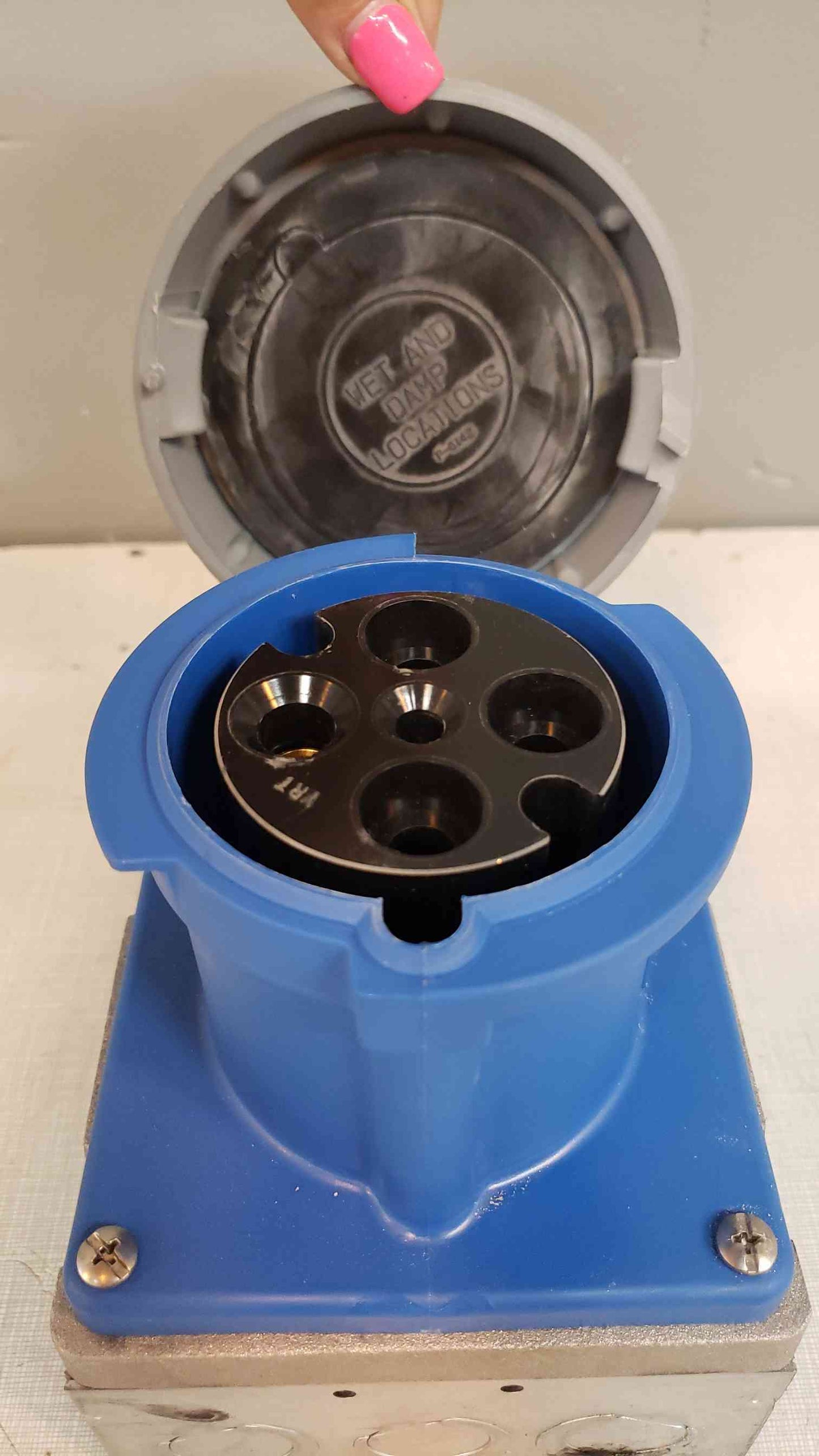 HUBBELL A460R9 IEC Pin and Sleeve Receptacle,60A,250V with Cap(100591)