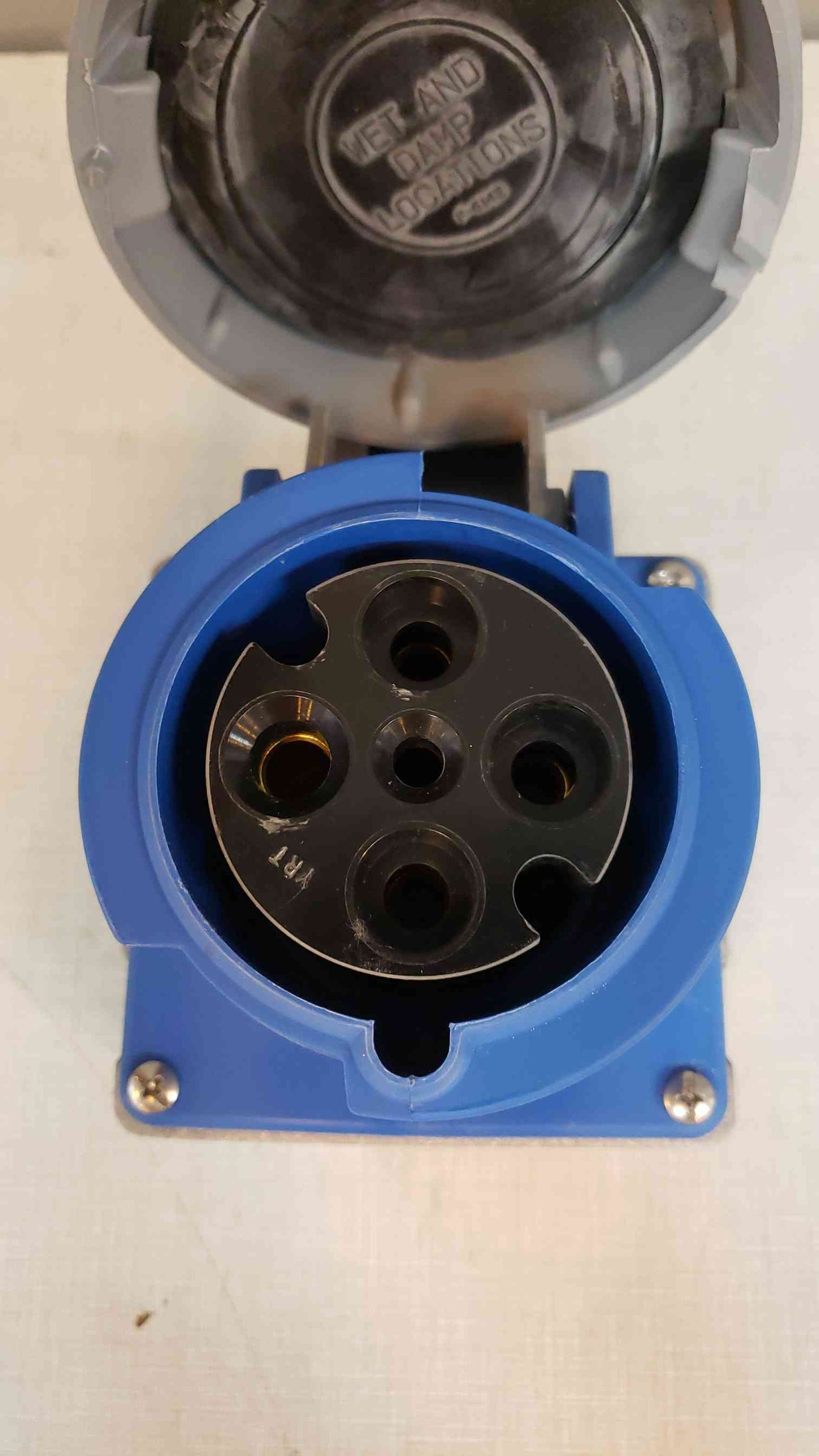 HUBBELL A460R9 IEC Pin and Sleeve Receptacle,60A,250V with Cap(100591)