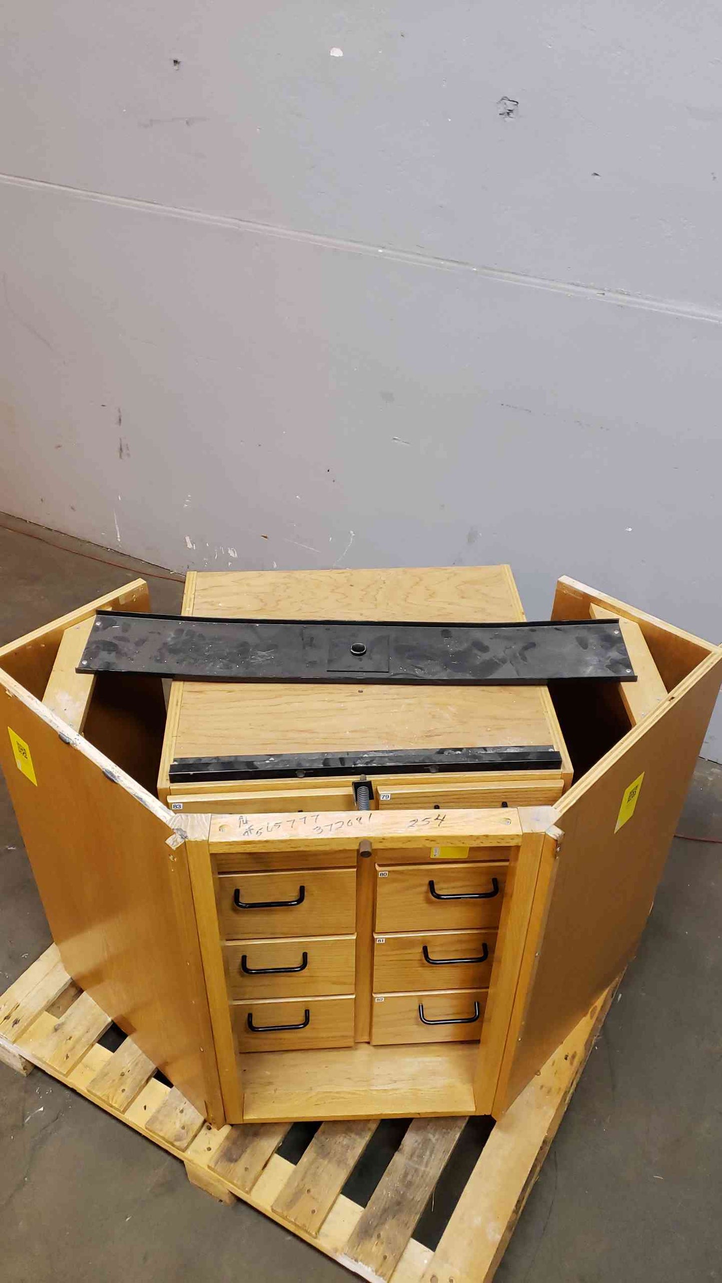 4' Wooden Jamestown Corner Cabinet (SKU: 3944AA)(3944AA)