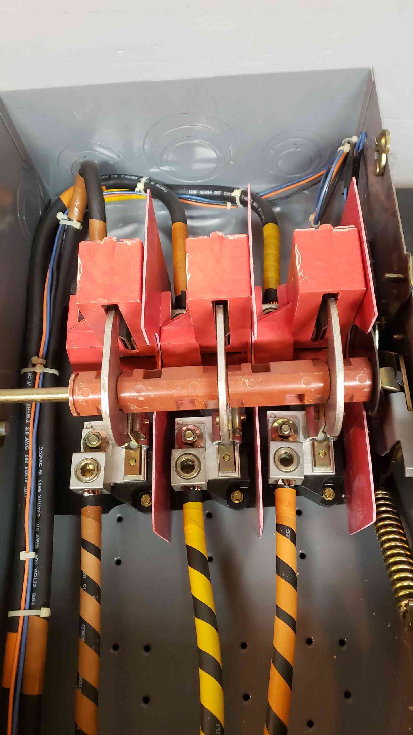 200A Square D 200 Amp Heavy Duty Safety Switch HU364 (SKU: 4956AA)(4956AA)