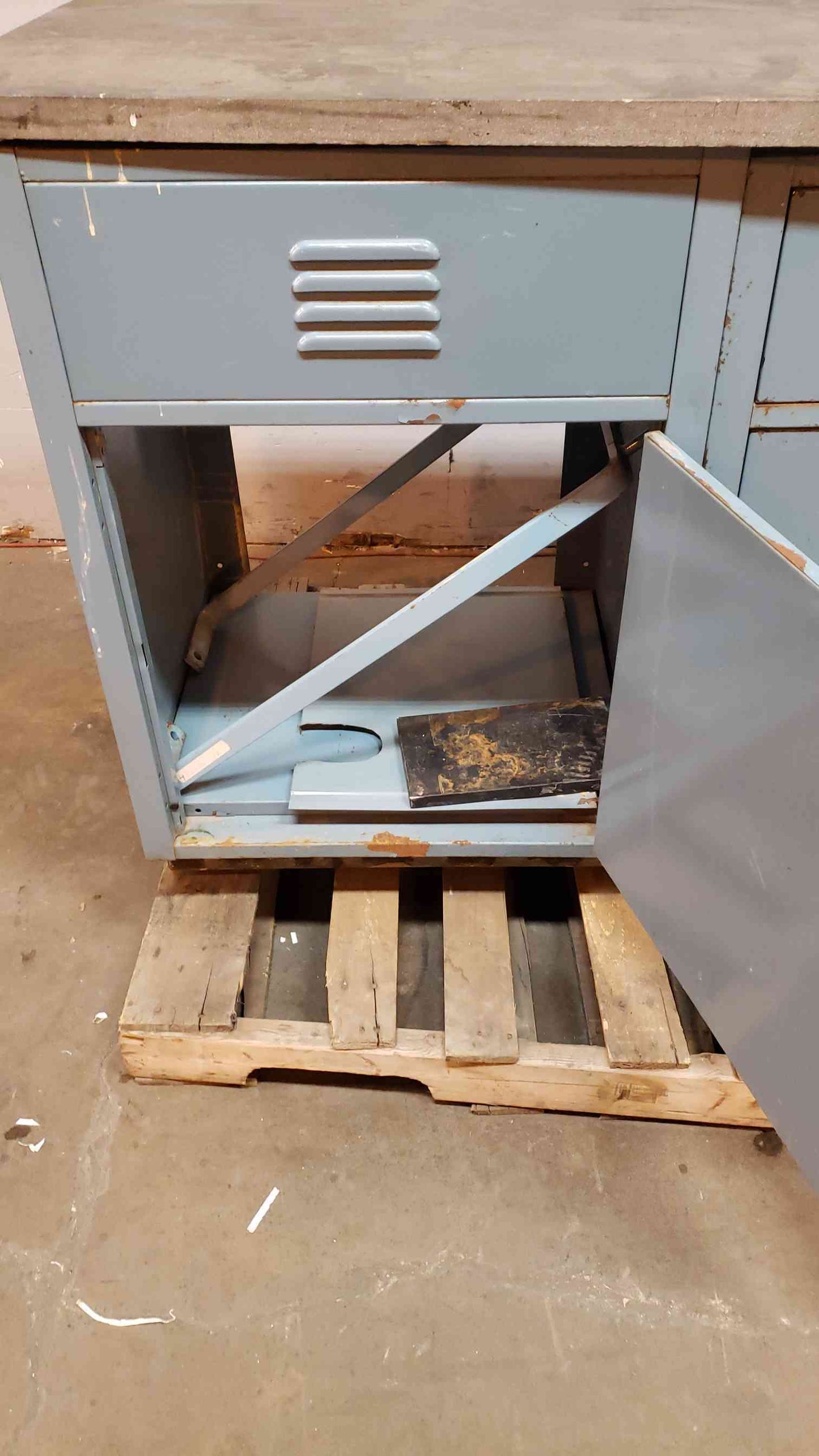 4' Kewaunee Mixed Casework Base (SKU: 1503AA)(1503AA)