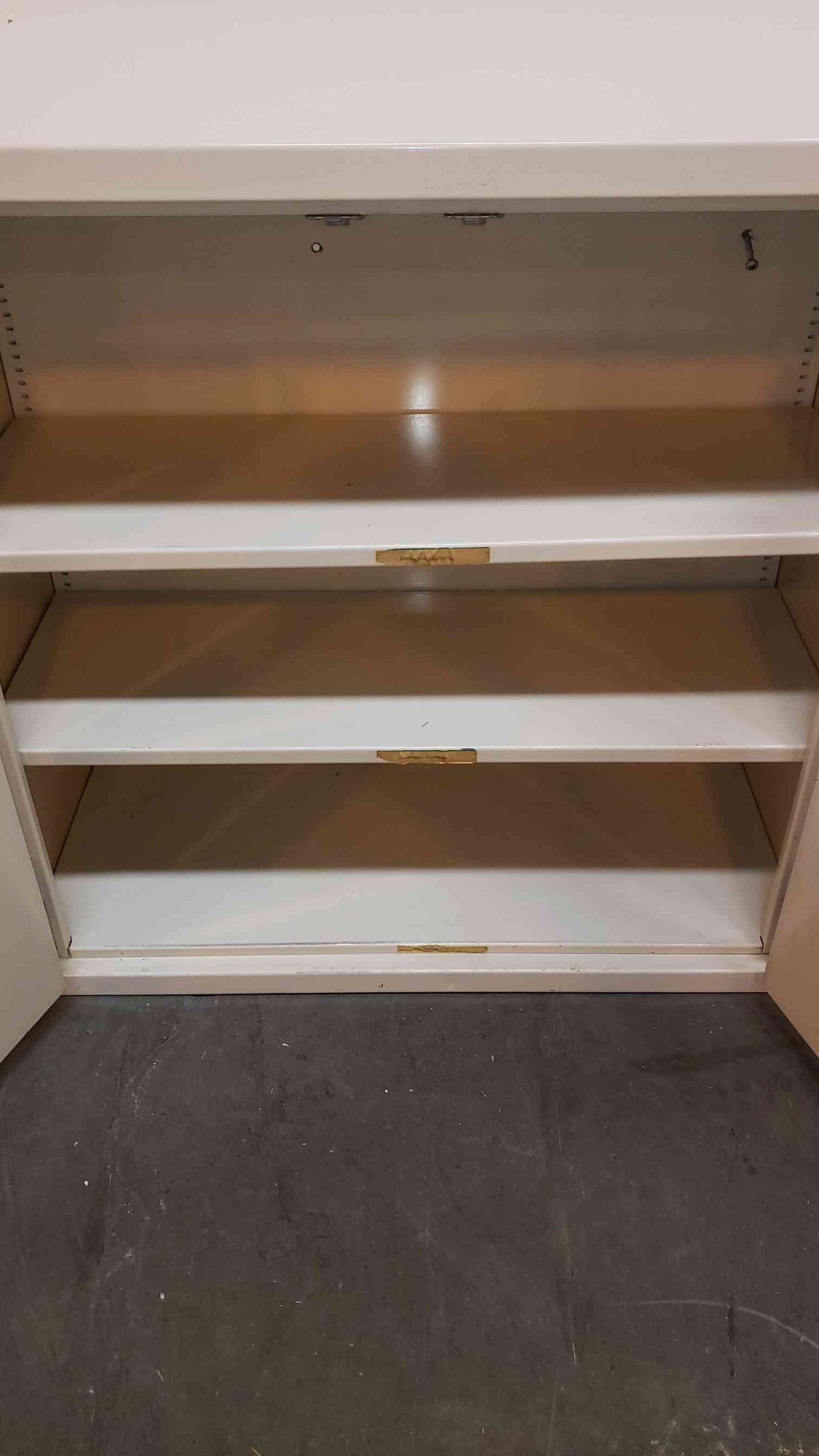 Duralab 2'6" Solid Overhead (SKU: 2498AA)(2498AA)