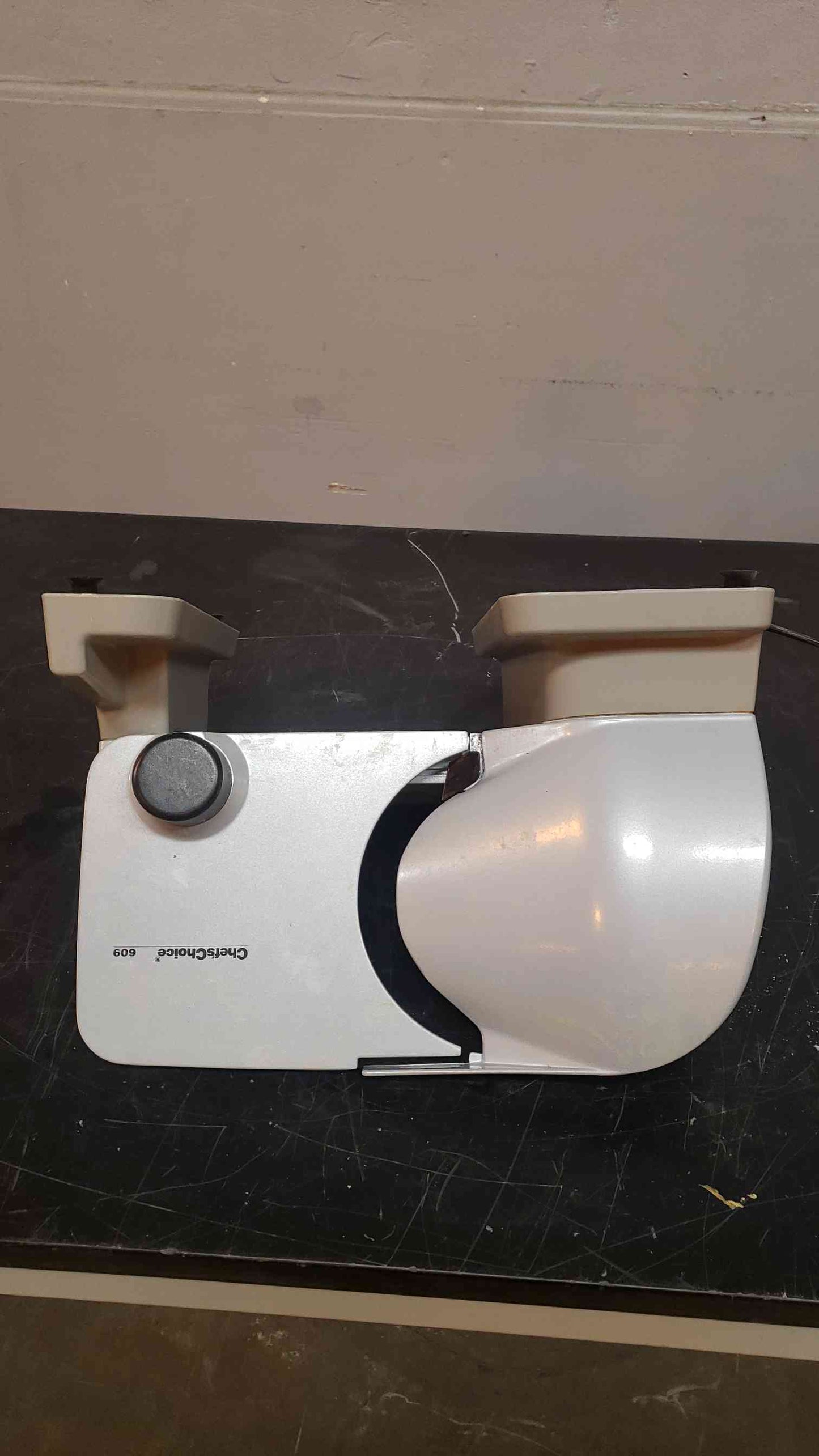 *Pickup Only* Chef's Choice Electric Meat Slicer 609 (SKU: 2991AA)(2991AA)