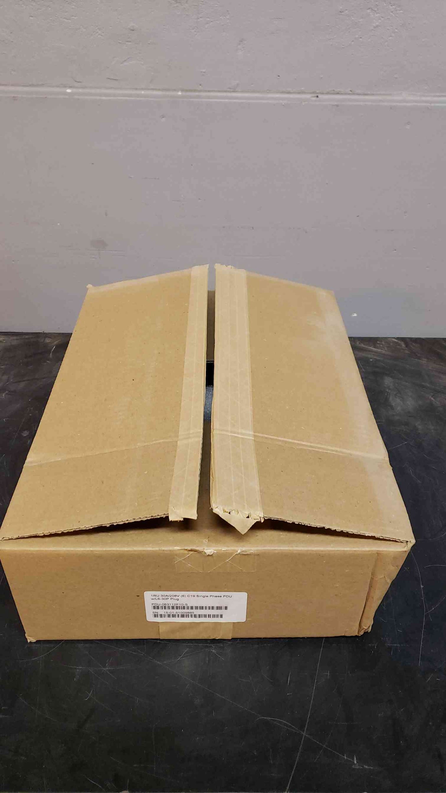 *Pickup Only* Baytech 1RU 30A/208V C19 Single Phase PDU W/L630P Plug PDU063112F10(100923)