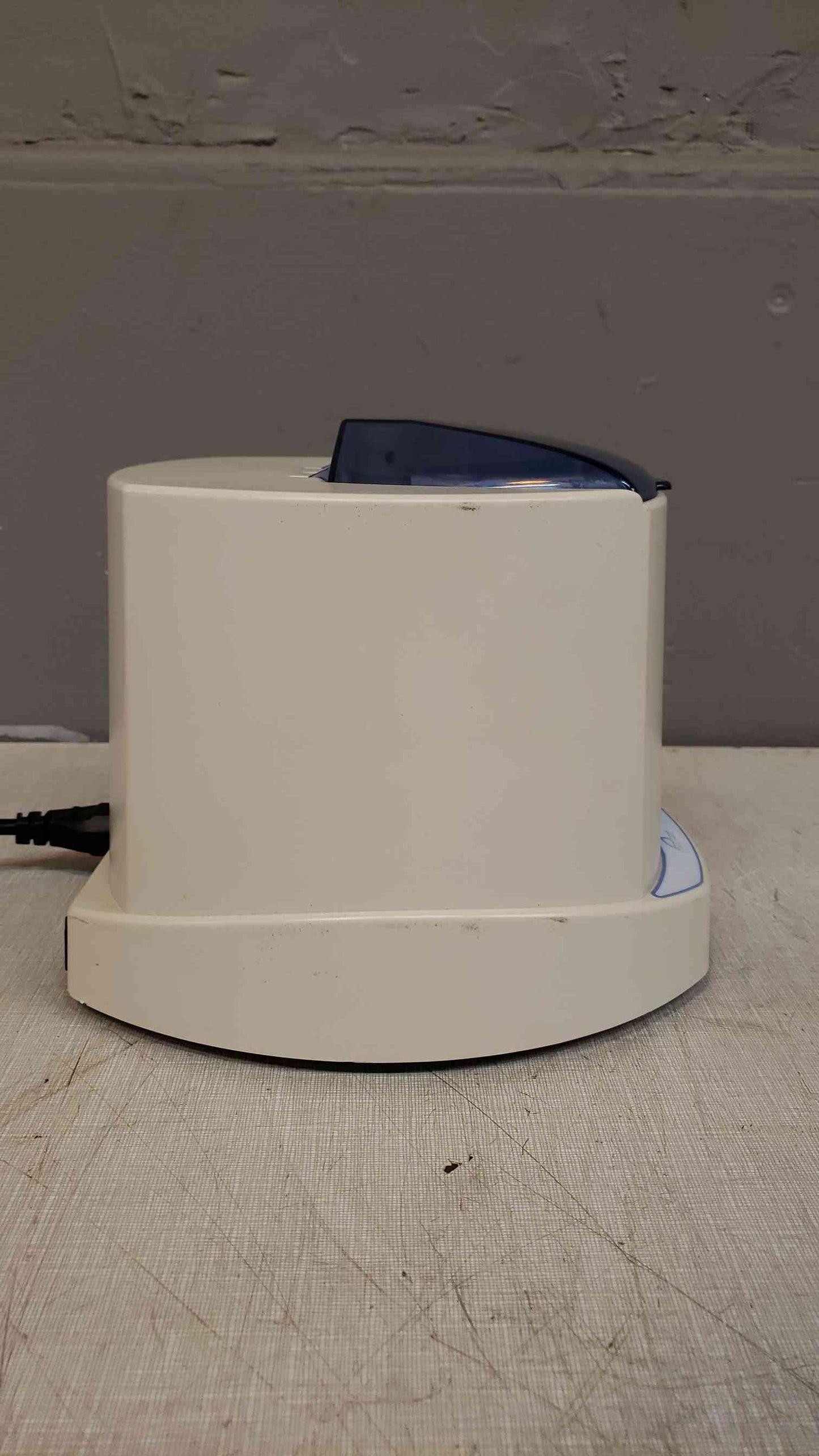 Labnet Mini Plate Spinner Centrifuge C1000