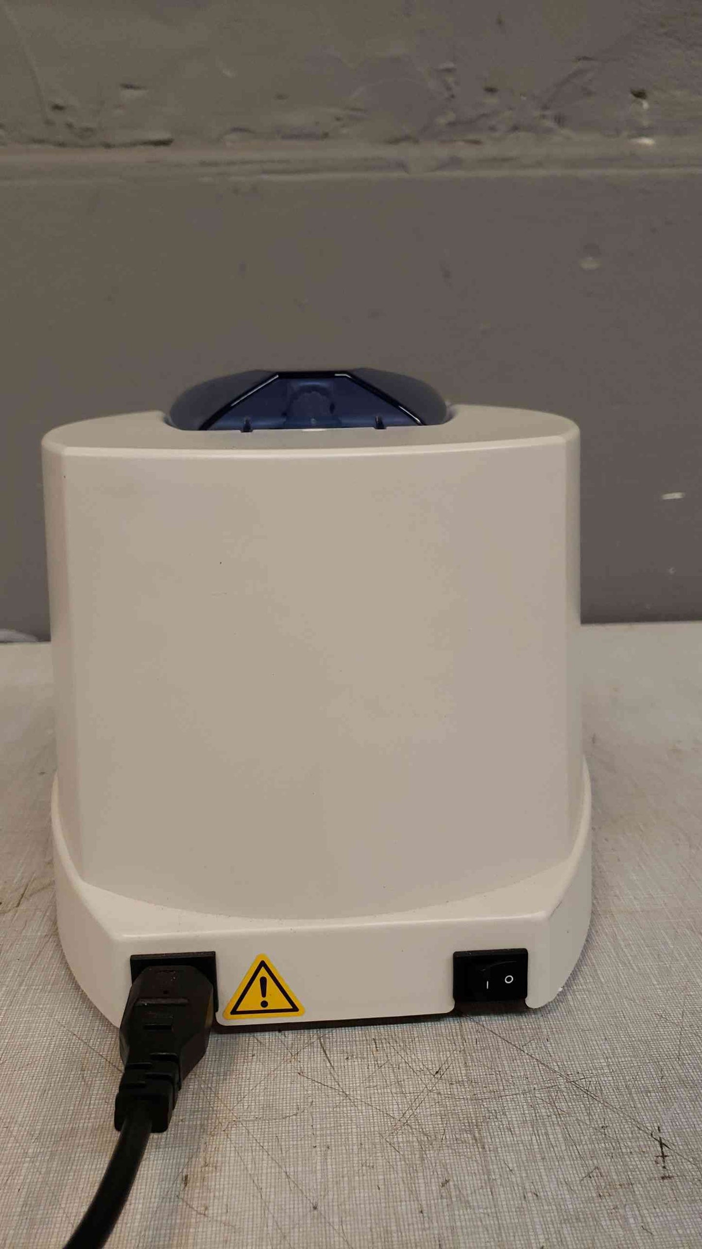 Labnet Mini Plate Spinner Centrifuge C1000