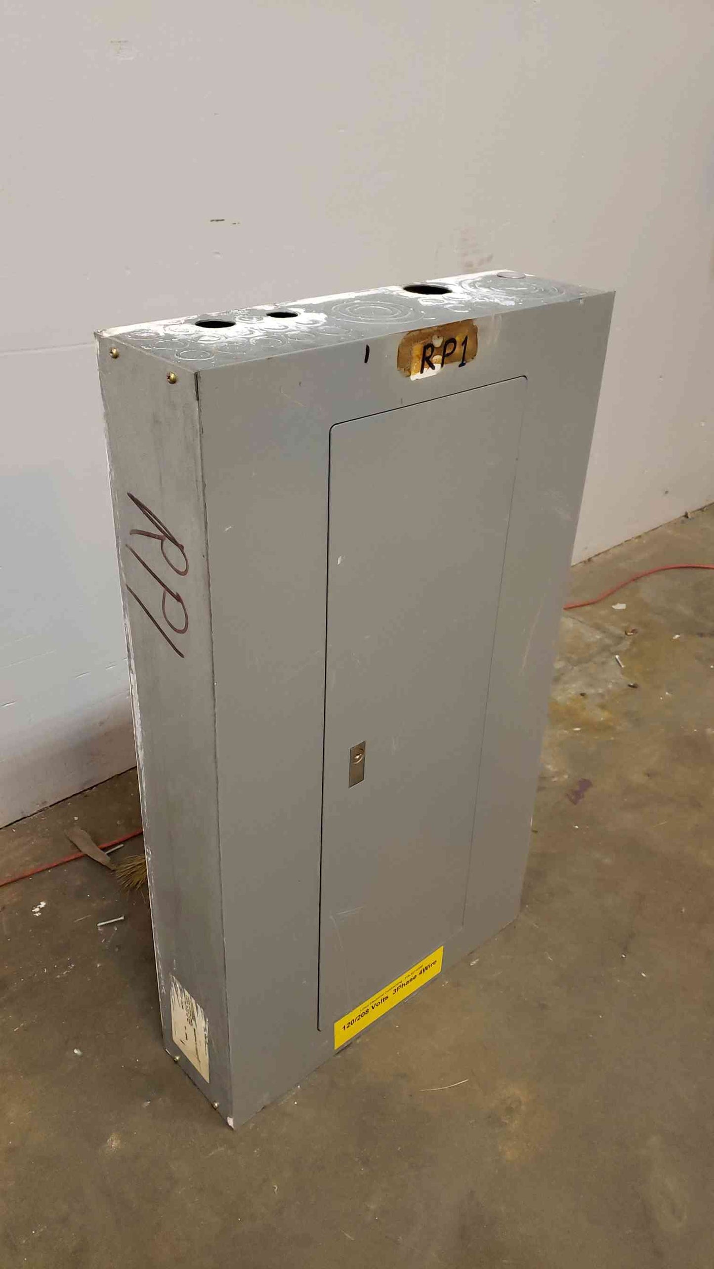 225A Square D Panel Board 208/120/240 MHC35S LOADED(100309)