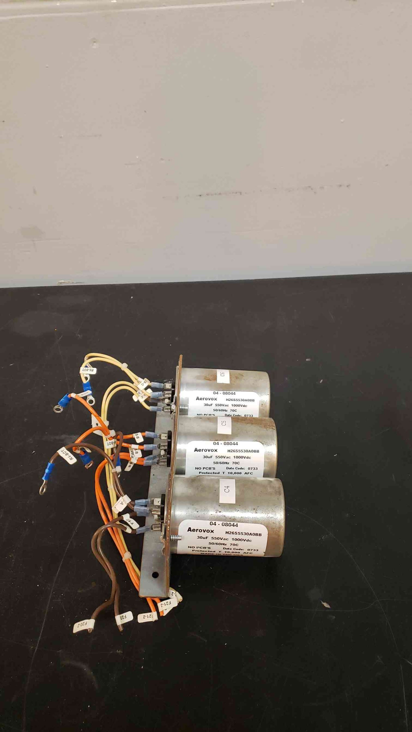Aerovox 30uF 550Vac 50/60Hz Battery Holder H26S5530A0BB (SKU: 1455AA)(1455AA)
