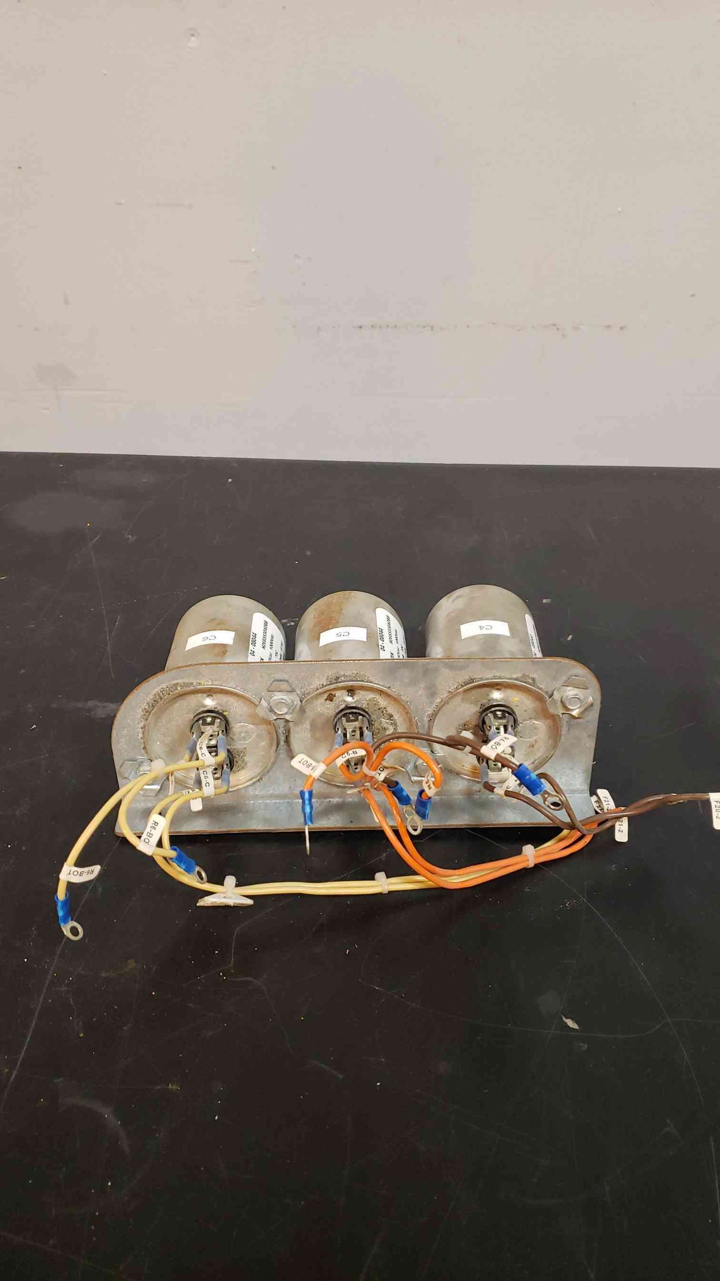 Aerovox 30uF 550Vac 50/60Hz Battery Holder H26S5530A0BB (SKU: 1455AA)(1455AA)