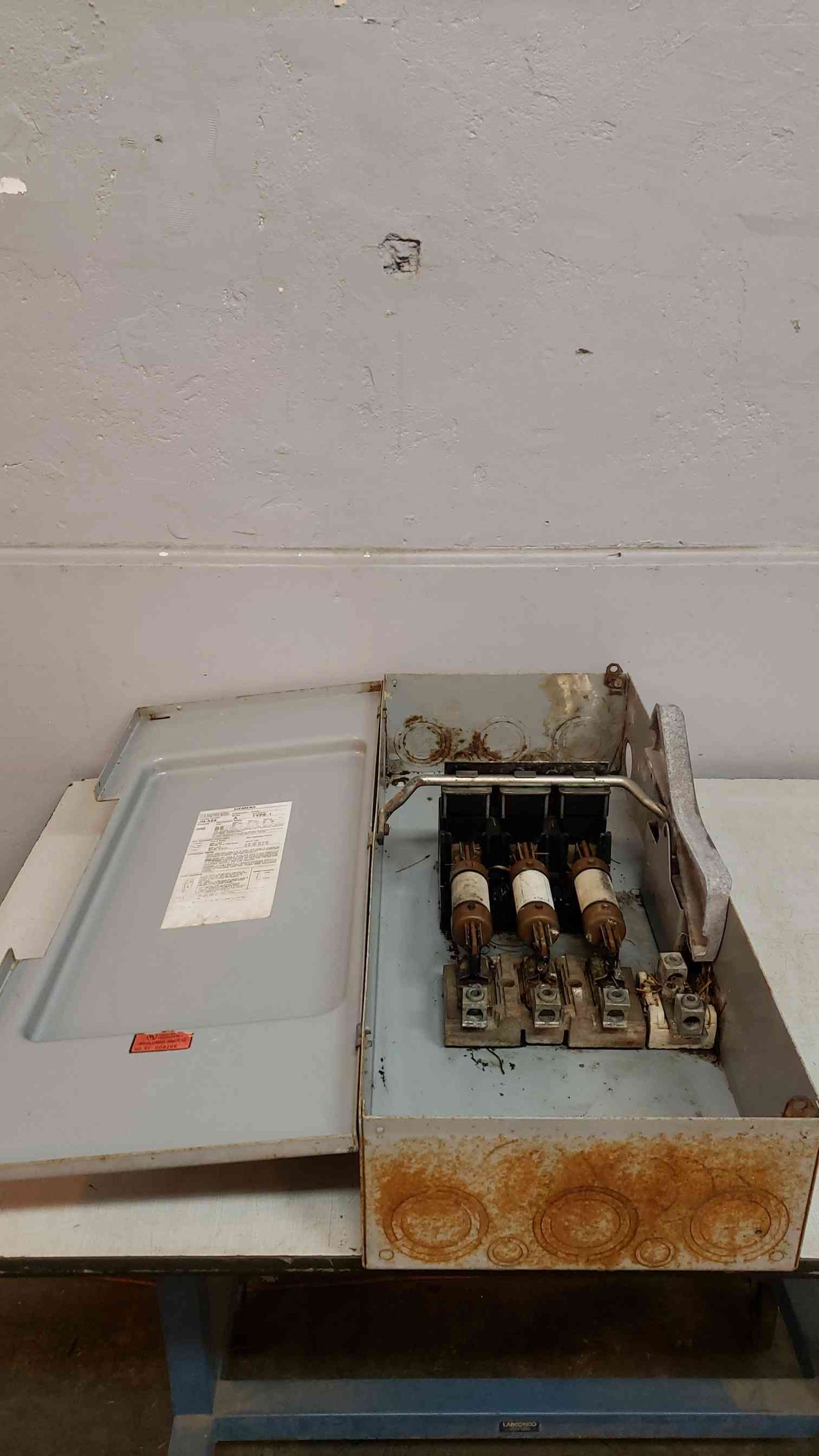 SIEMENS 200A Enclosed Switch General Duty JN424 (SKU: 1901AA)(1901AA)