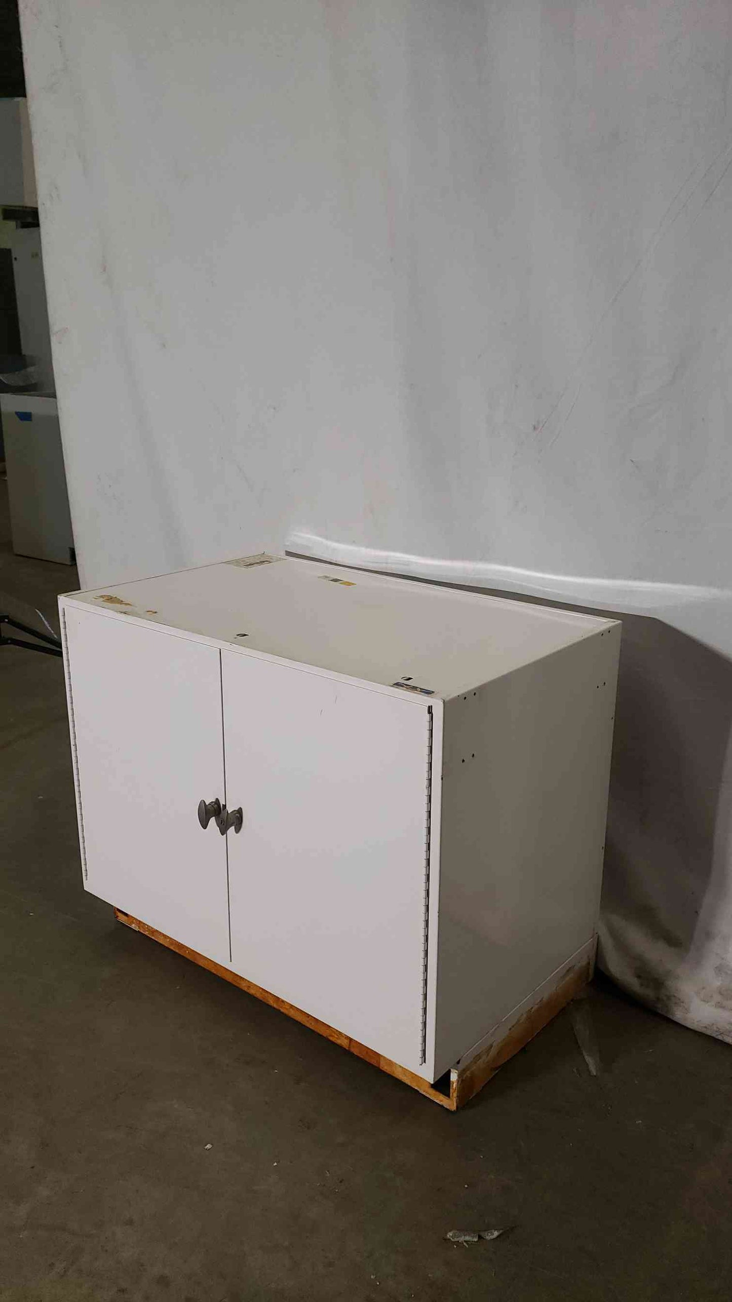 36x22x30White Flammable Cabinet(100237)