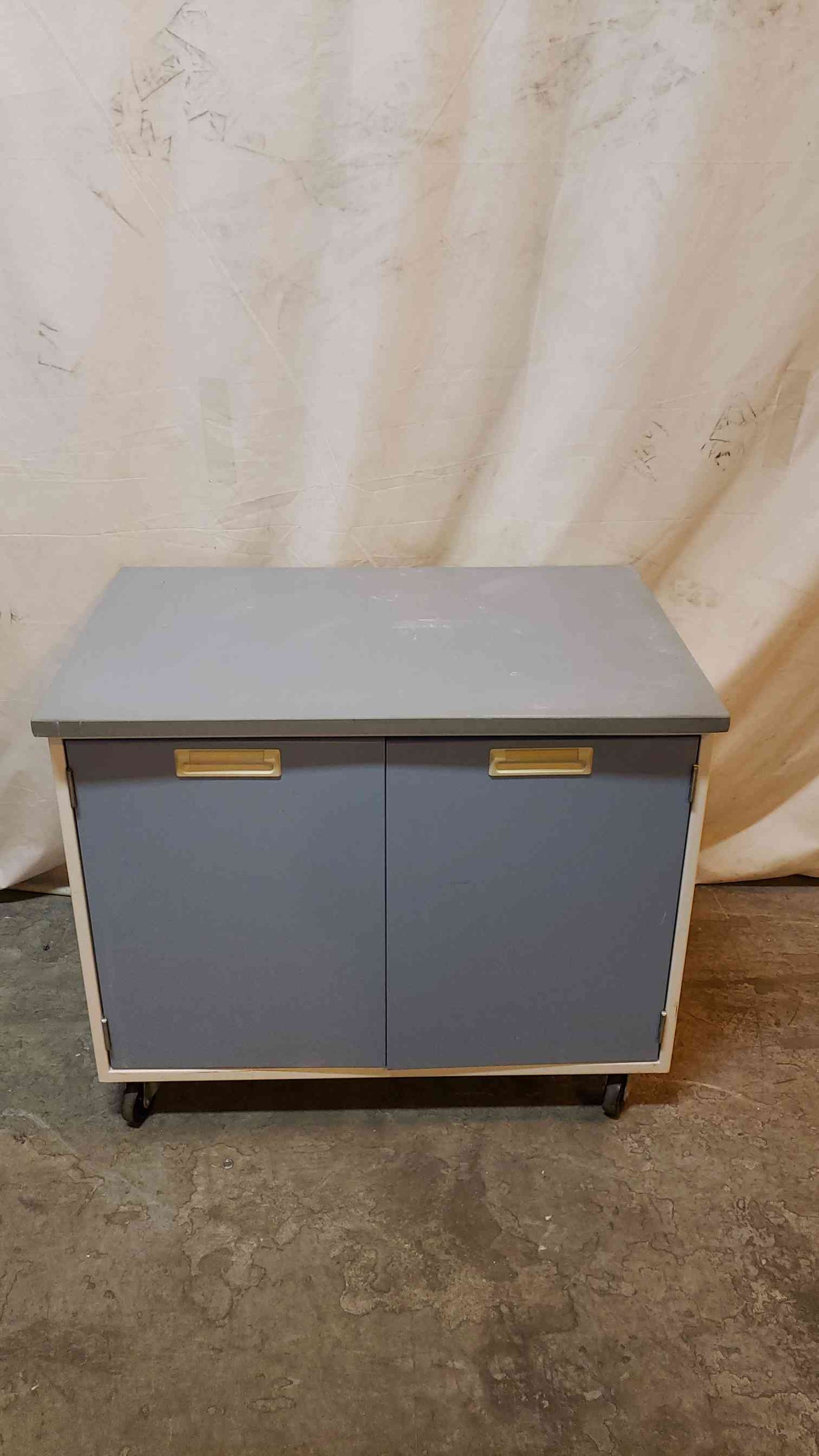 2 Door Rolling Cabinet (1152AA)(1152AA)