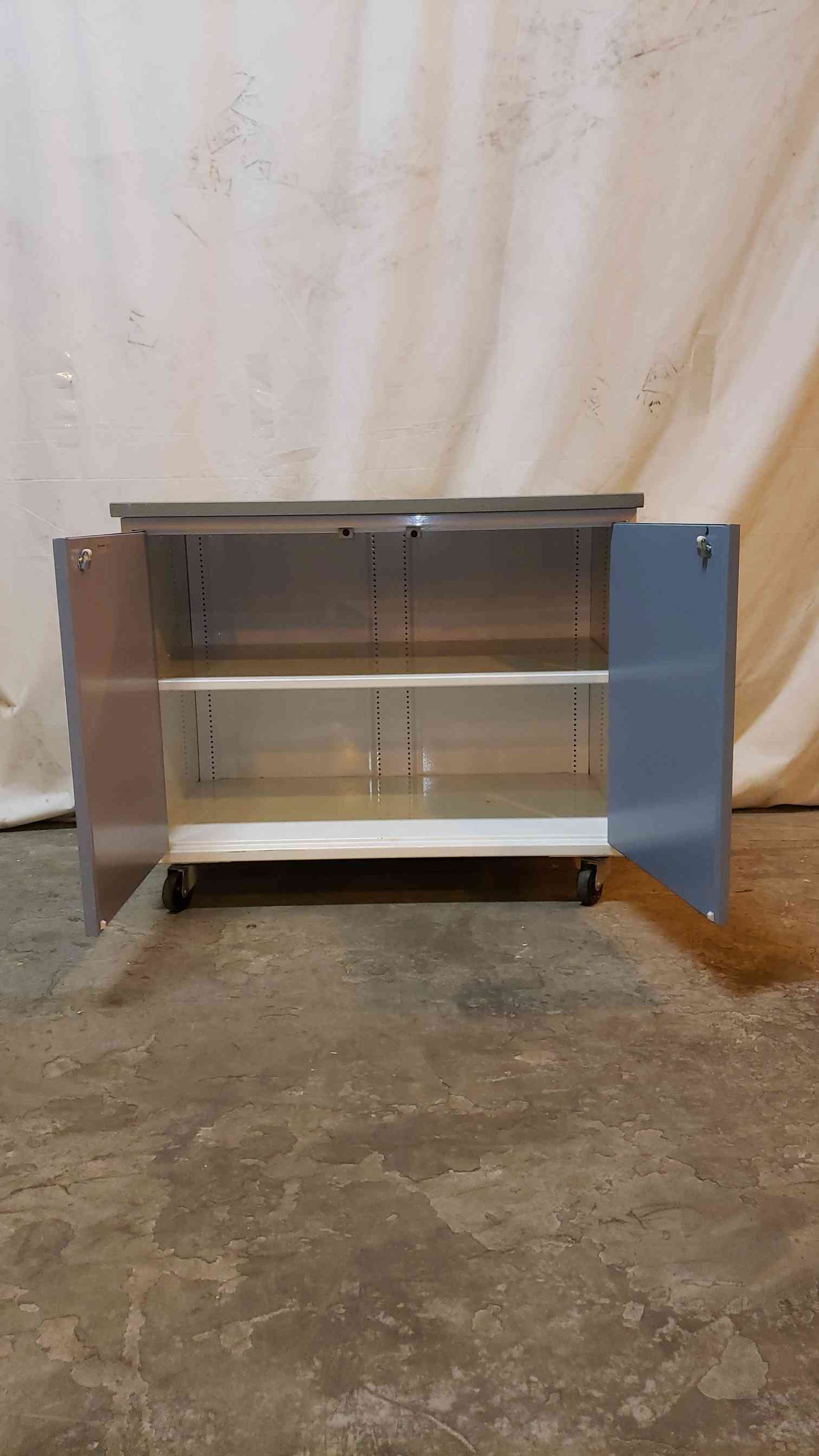 2 Door Rolling Cabinet (1152AA)(1152AA)