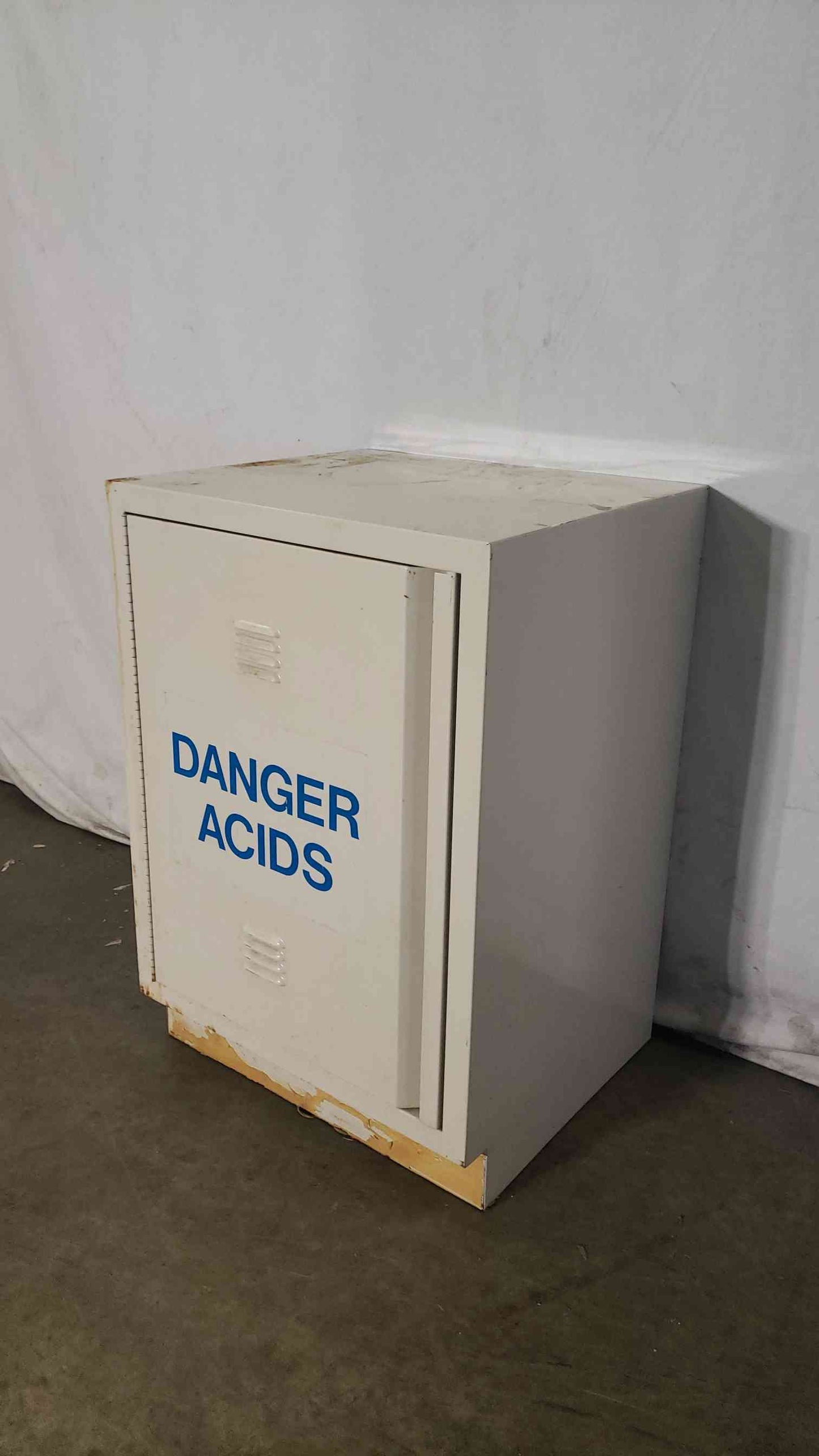 24x21x34 Acid Cabinet(100164)