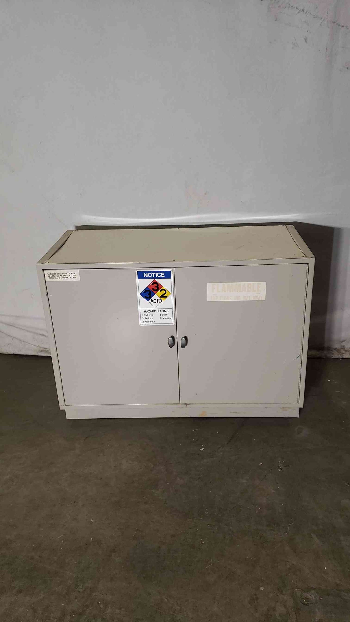48x22x35 Flammable Casework With Knobs(100254)