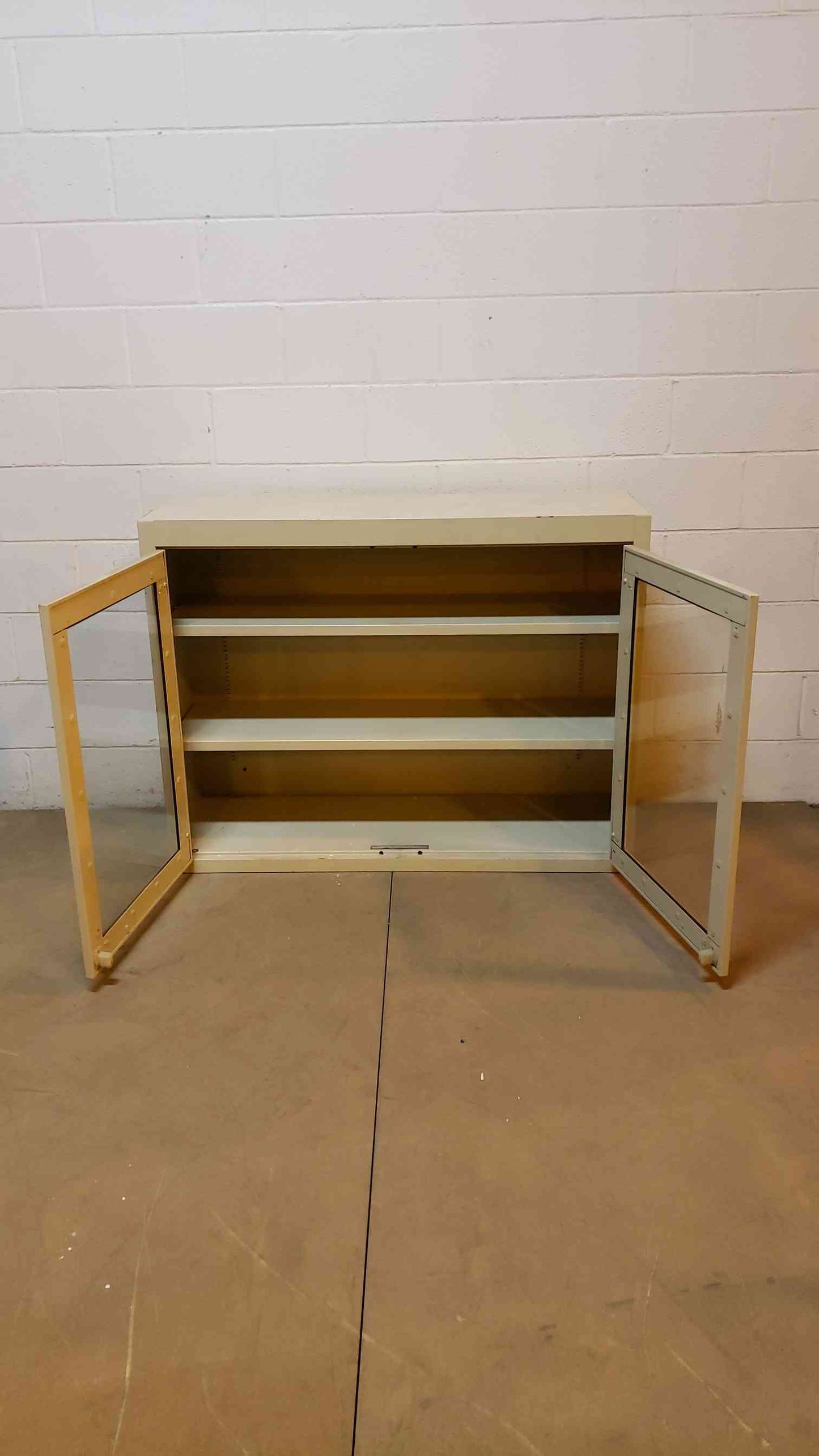 47" Duralab Overhead Cabinet (Q16676)(Q16676)