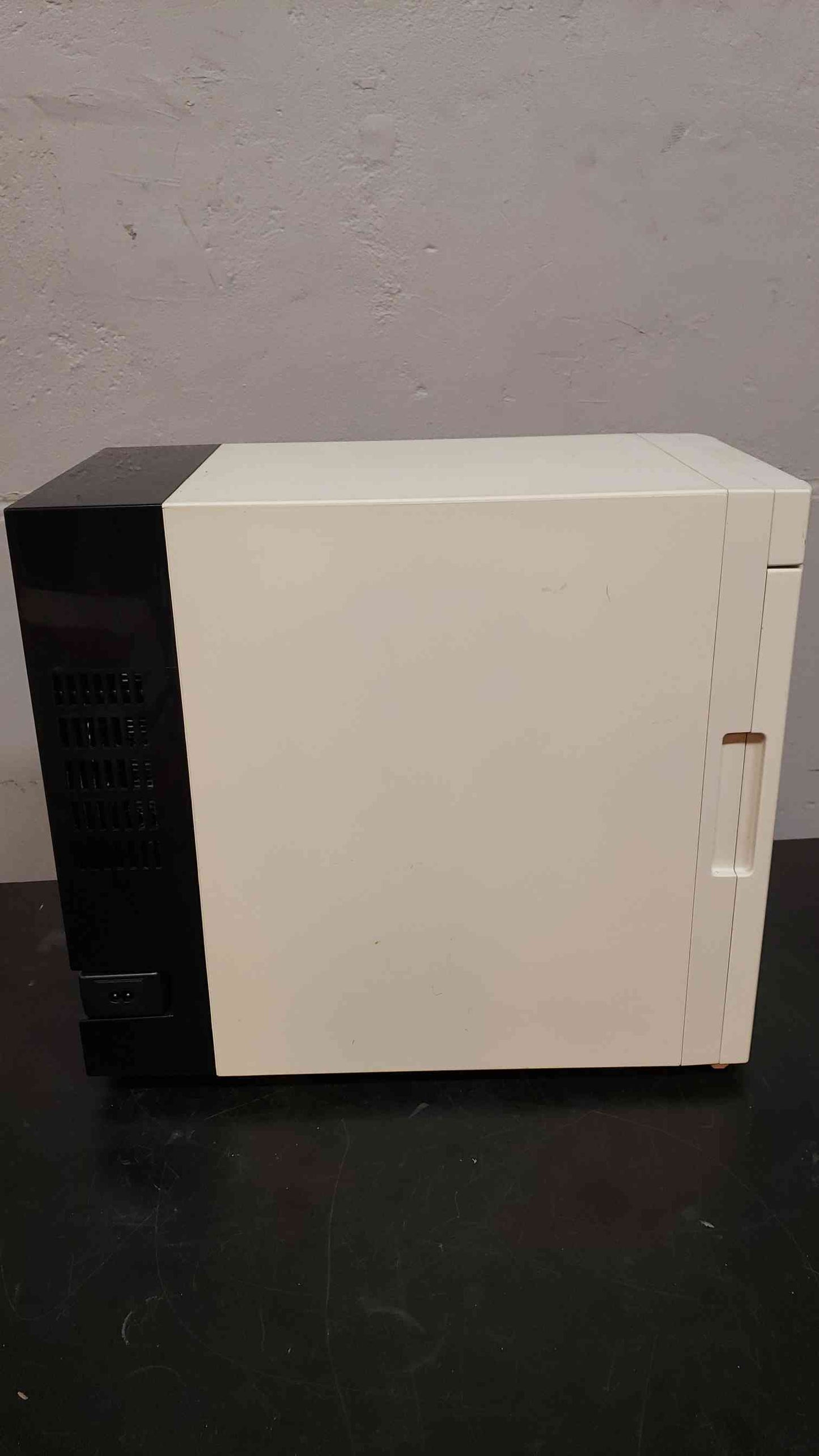 Thermo Scientific Fisherbrand 18L Low Temp Incubator (SKU: 3900AA)