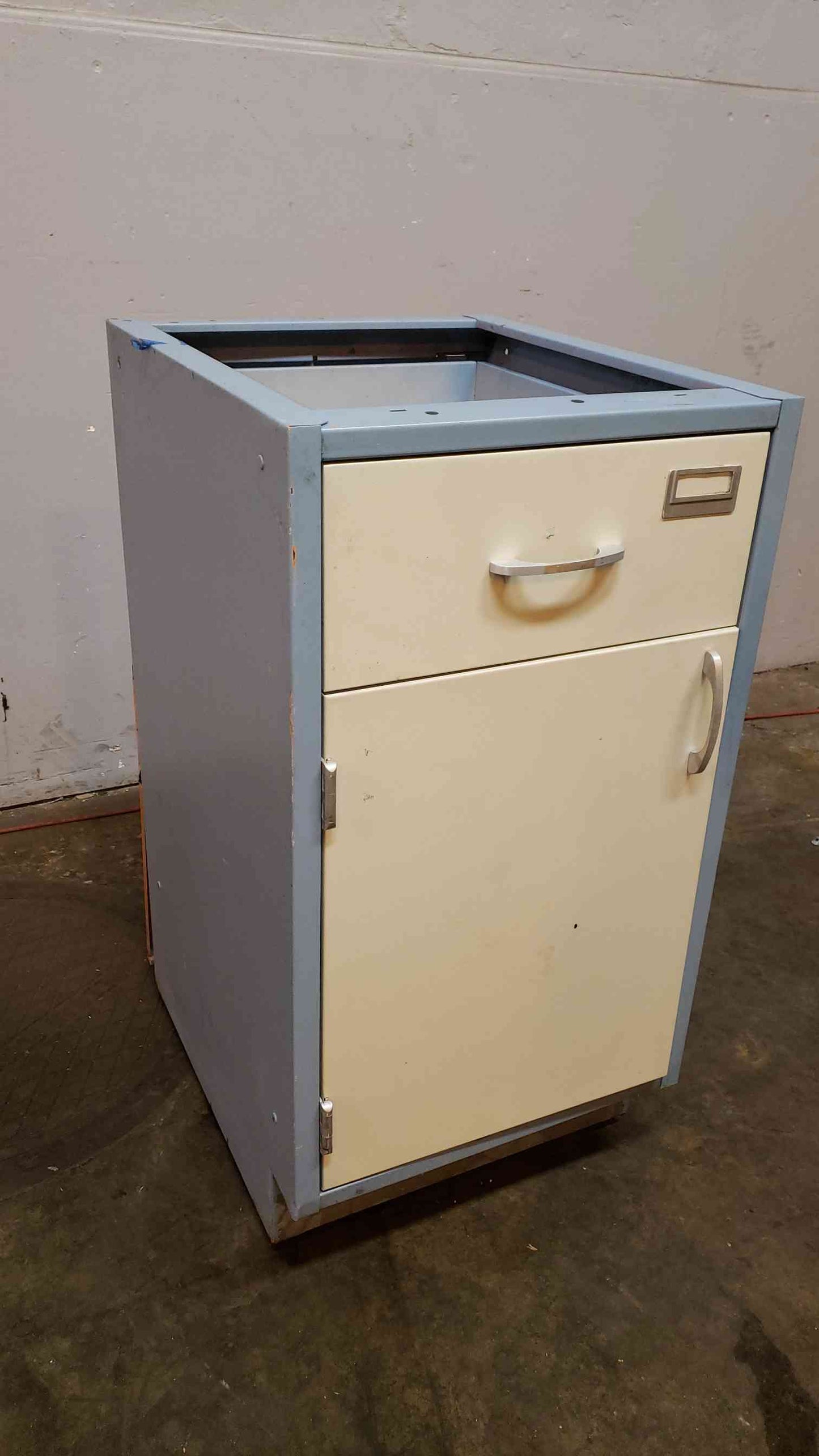 23" Blue and White Kewaunee Casework W/ 1 Door 1 Drawer(101004)