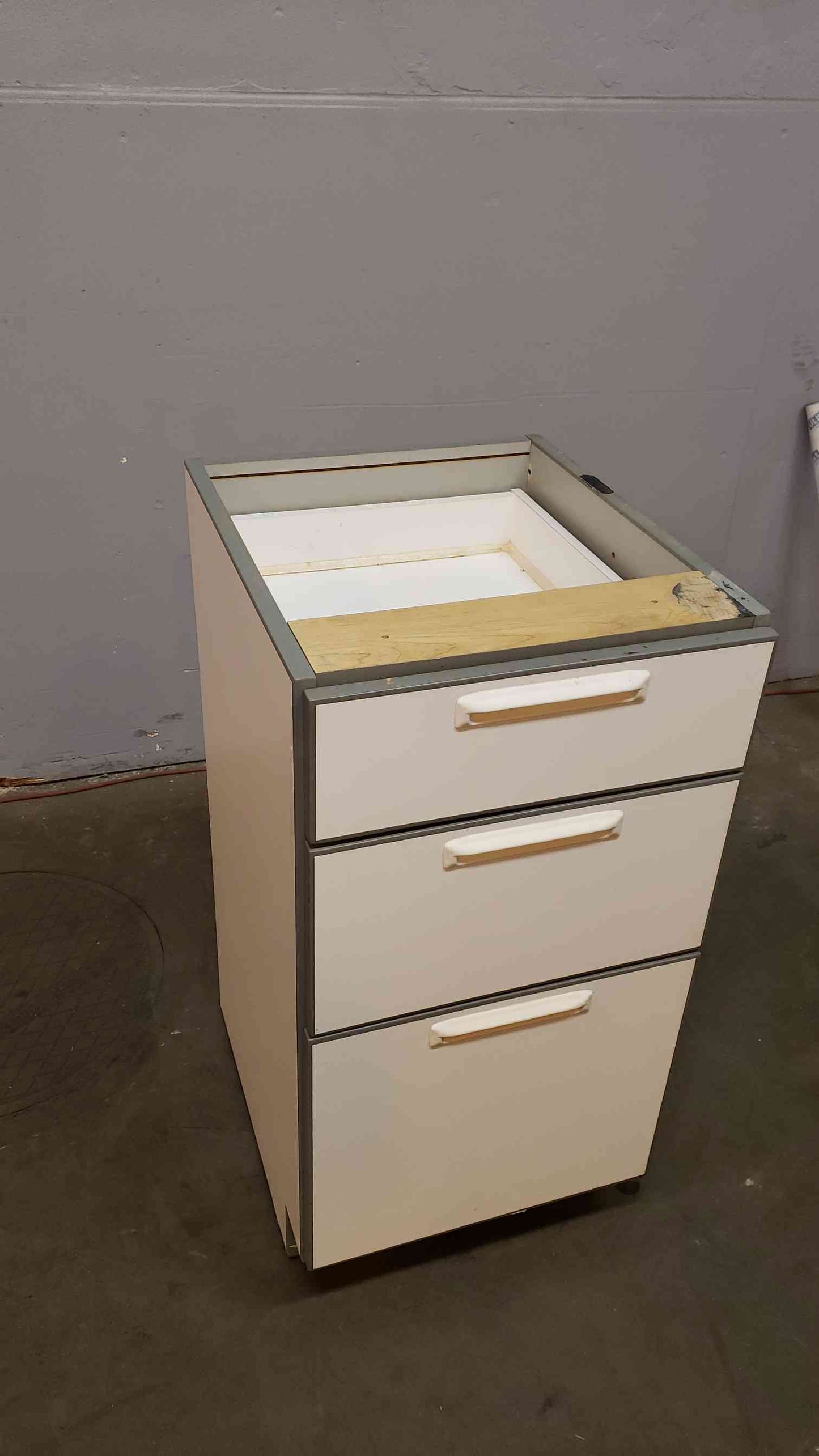 18" Recessed Wooden Casework W/ 3 Drawers Q16666(Q16666)