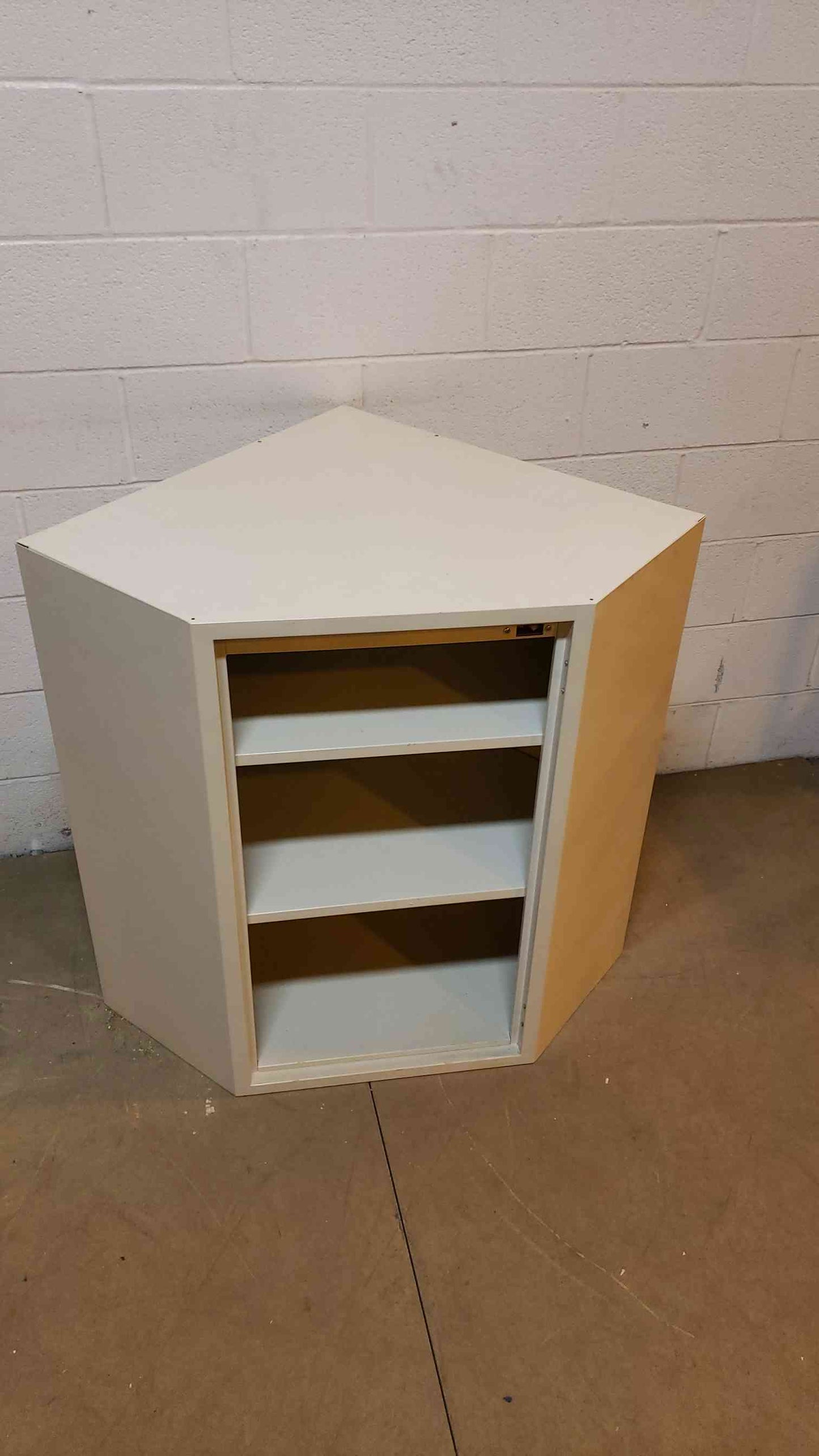 27" Corner Overhead Cabinet (Q16690)(Q16690)