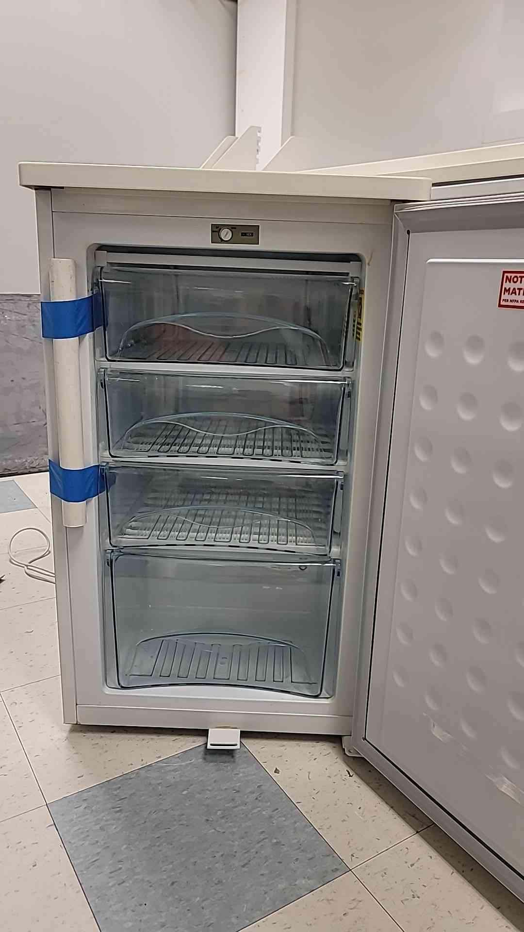 20" VWR Under-counter Refrigerator Lab Use (5402AA)(5402AA)