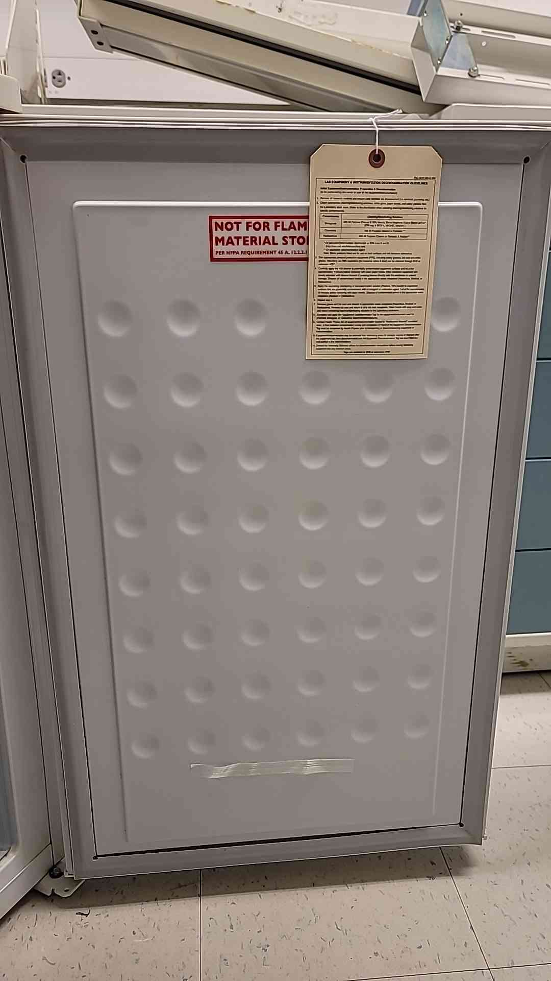 20" VWR Under-counter Refrigerator Lab Use (5402AA)(5402AA)