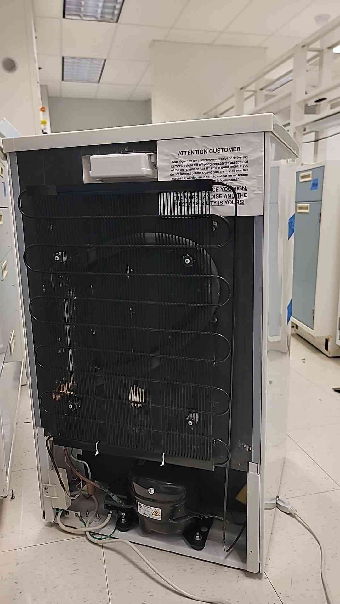 20" VWR Under-counter Refrigerator Lab Use (5402AA)(5402AA)