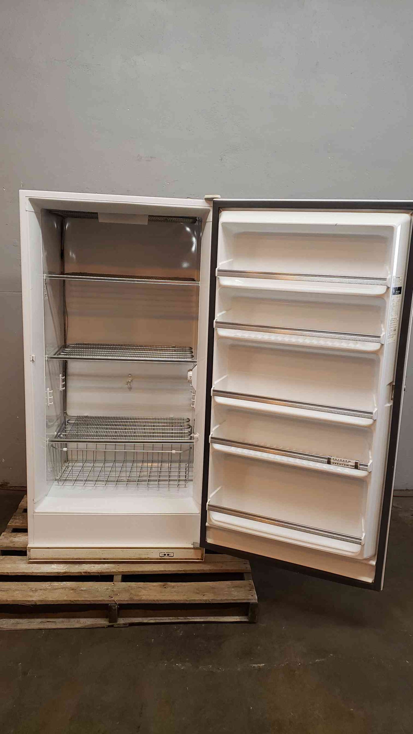 GE Household Upright Freezer FPQ7DSCRWH -10� (SKU: 3881AA)(3881AA)