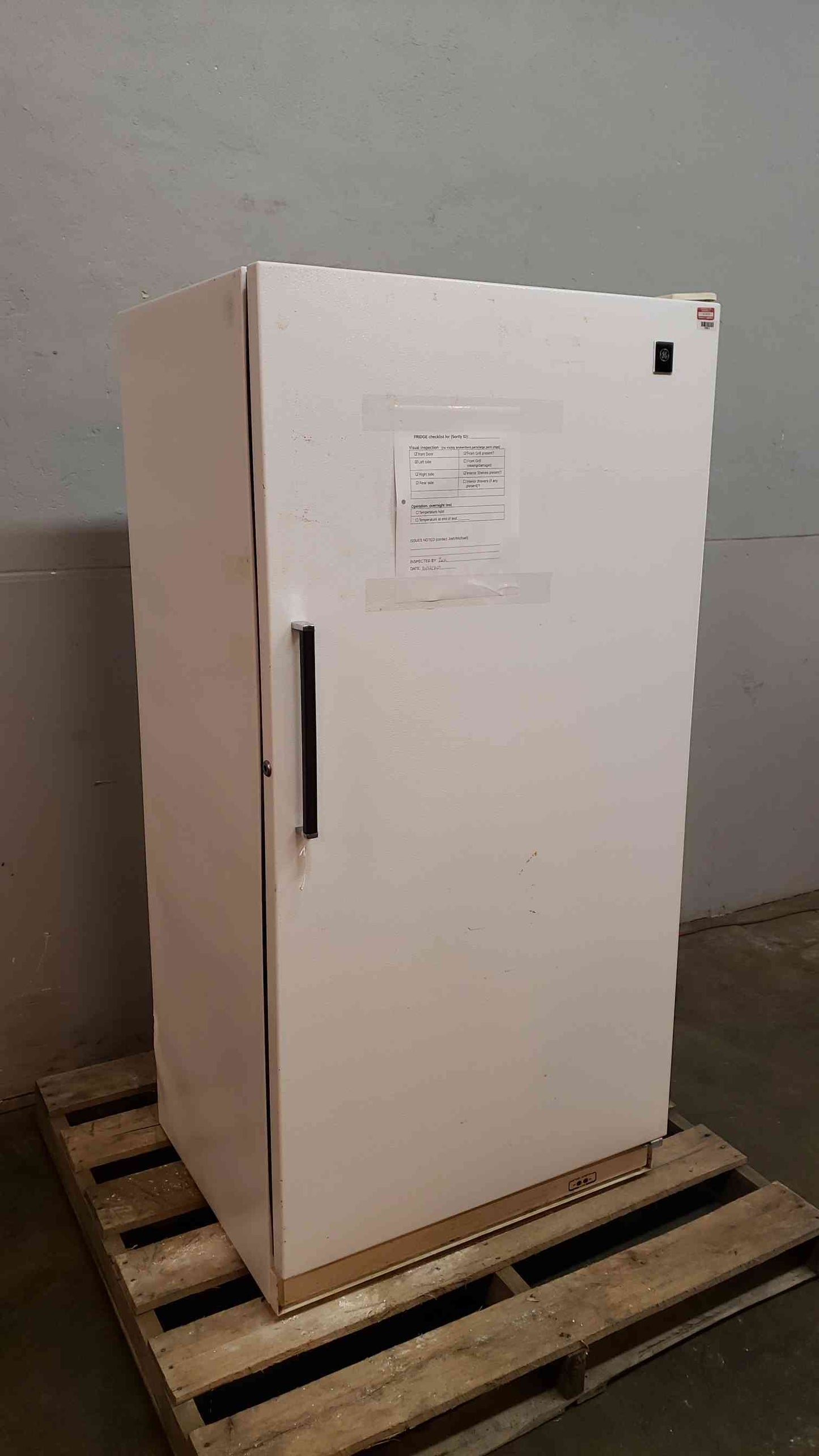 GE Household Upright Freezer FPQ7DSCRWH -10� (SKU: 3881AA)(3881AA)