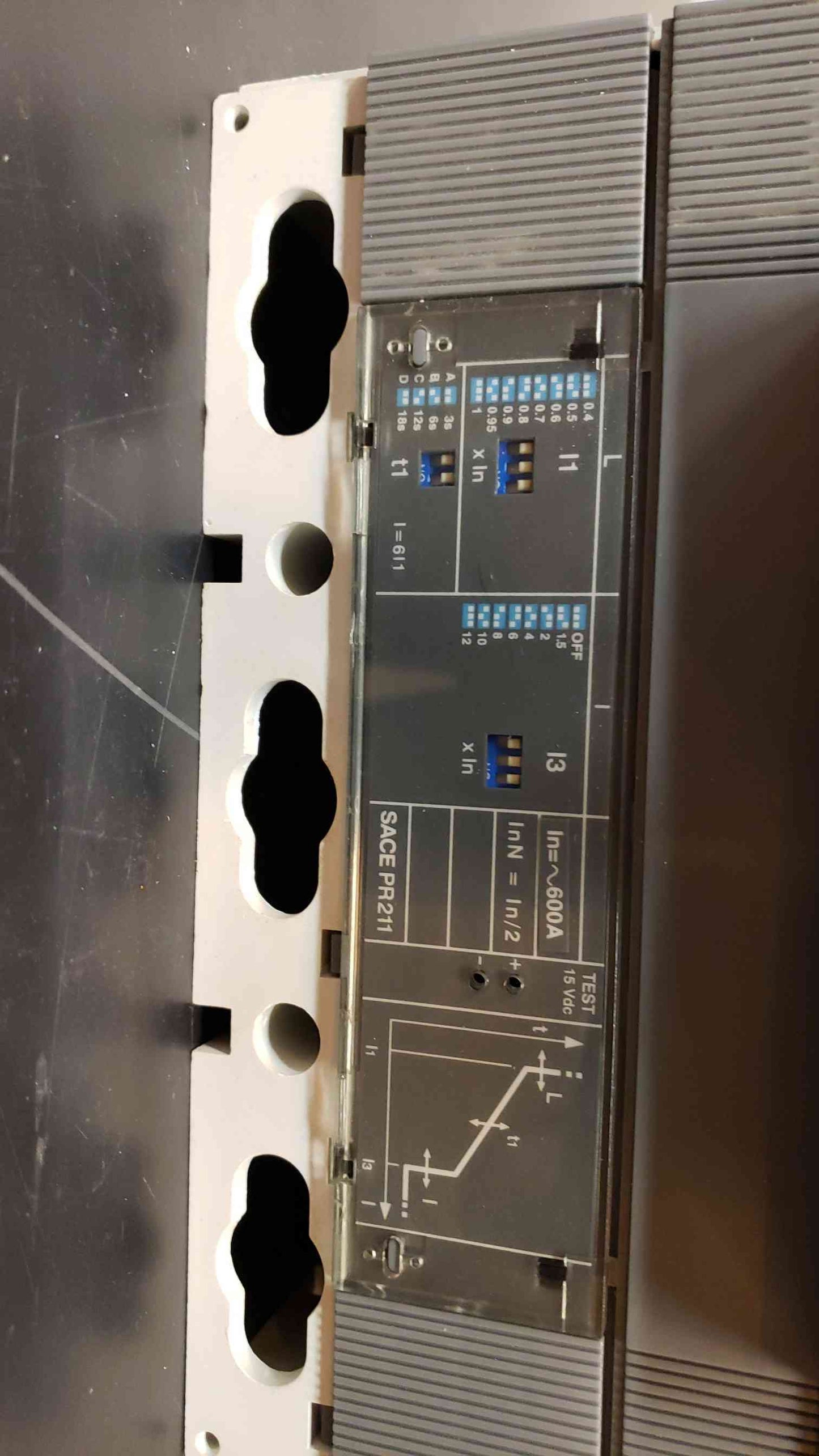 ABB 600A SACE S6H 3 Pole Circuit Breaker AD7747 K6TH(100078)