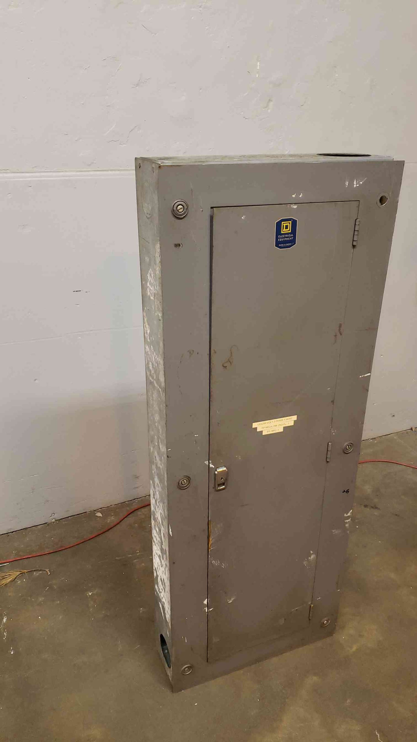 Square D 400A MLN Breaker Panelboard Loaded(100305)