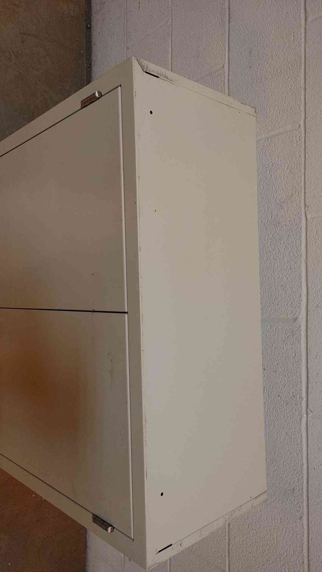 30" Overhead Jamestown Cabinet (Q16608)(Q16608)