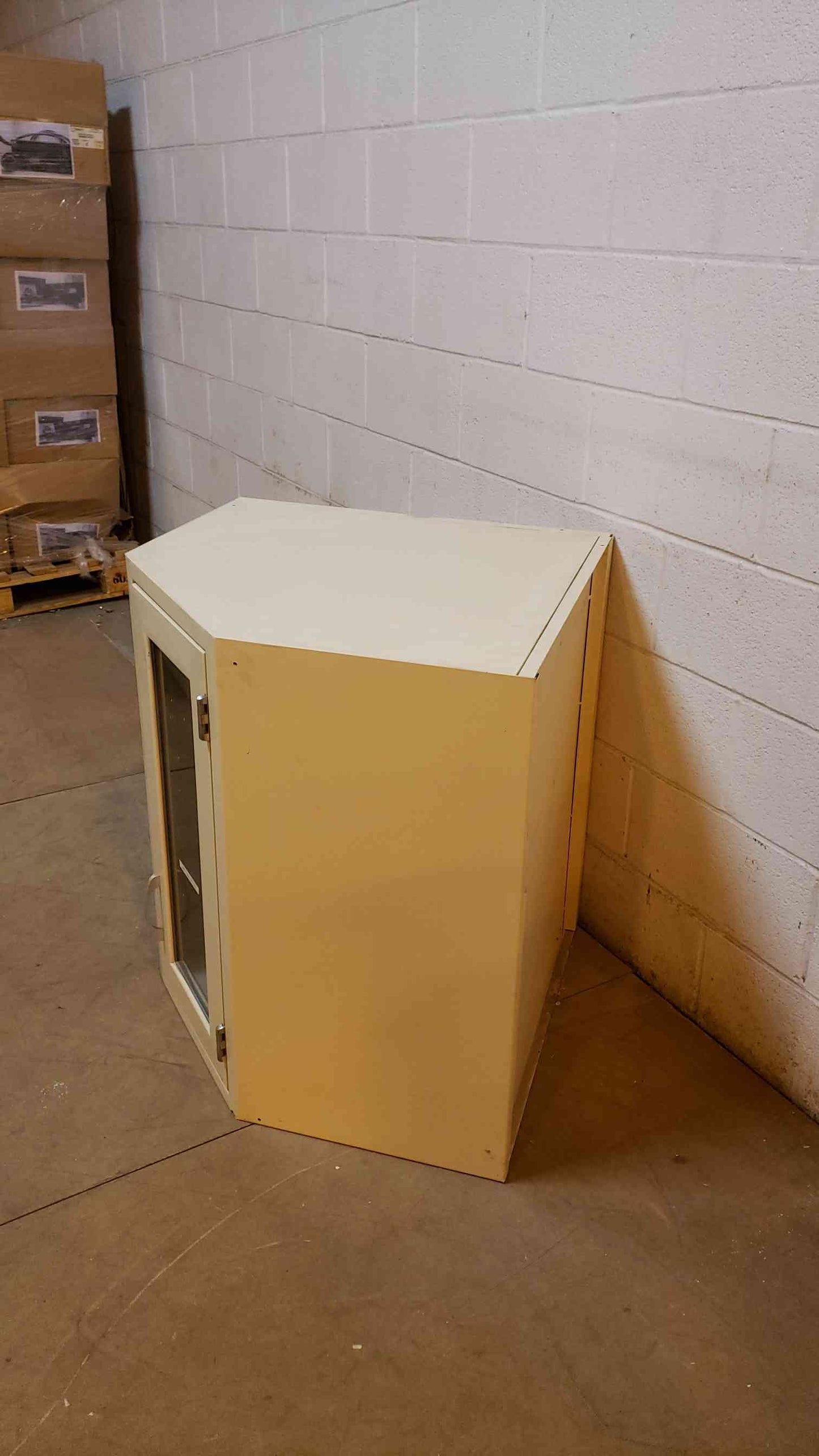 27" Corner Overhead Cabinet (E16691)(Q16700)