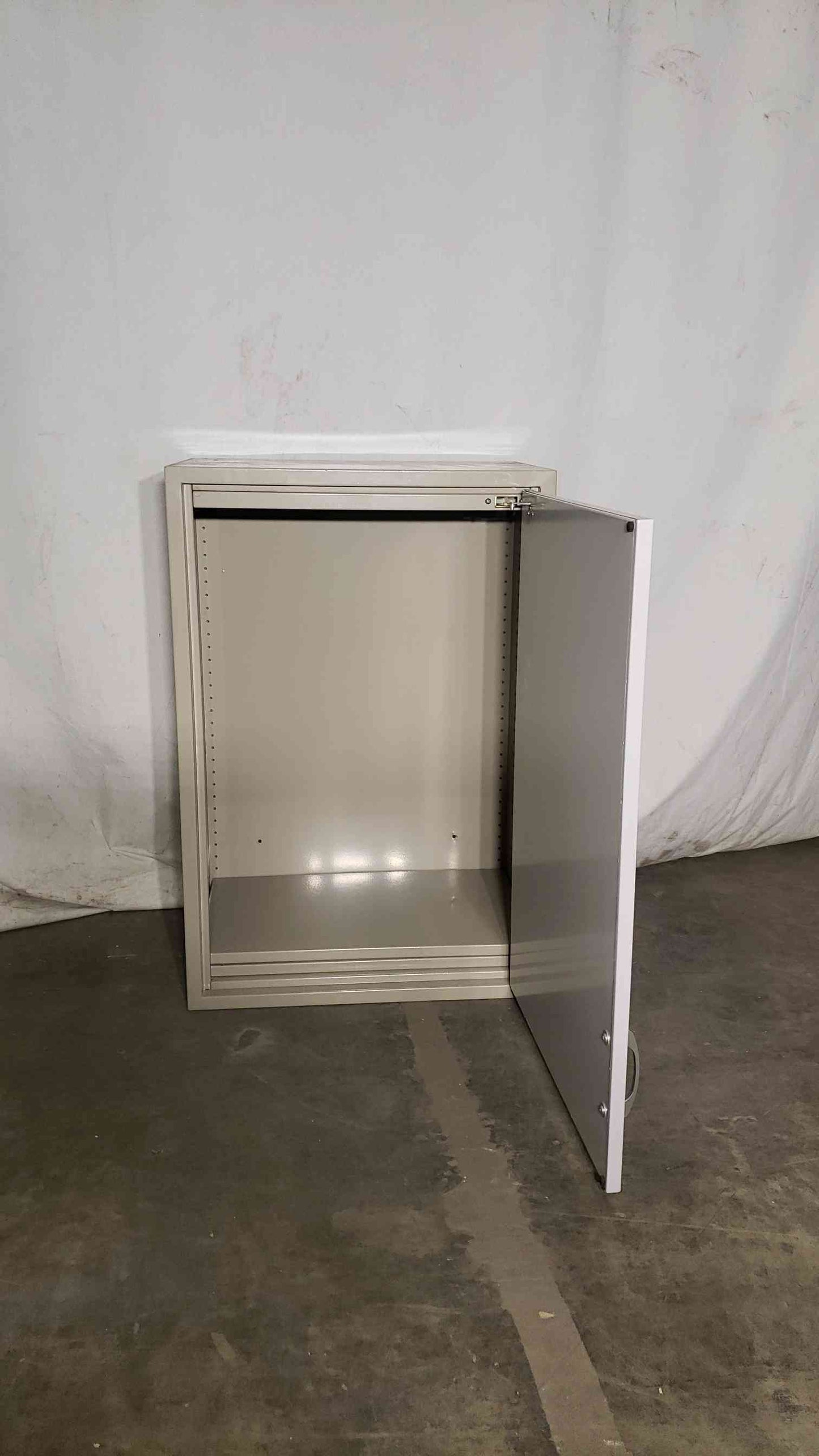 24" Kewaunee Overhead Cabinet(100062)
