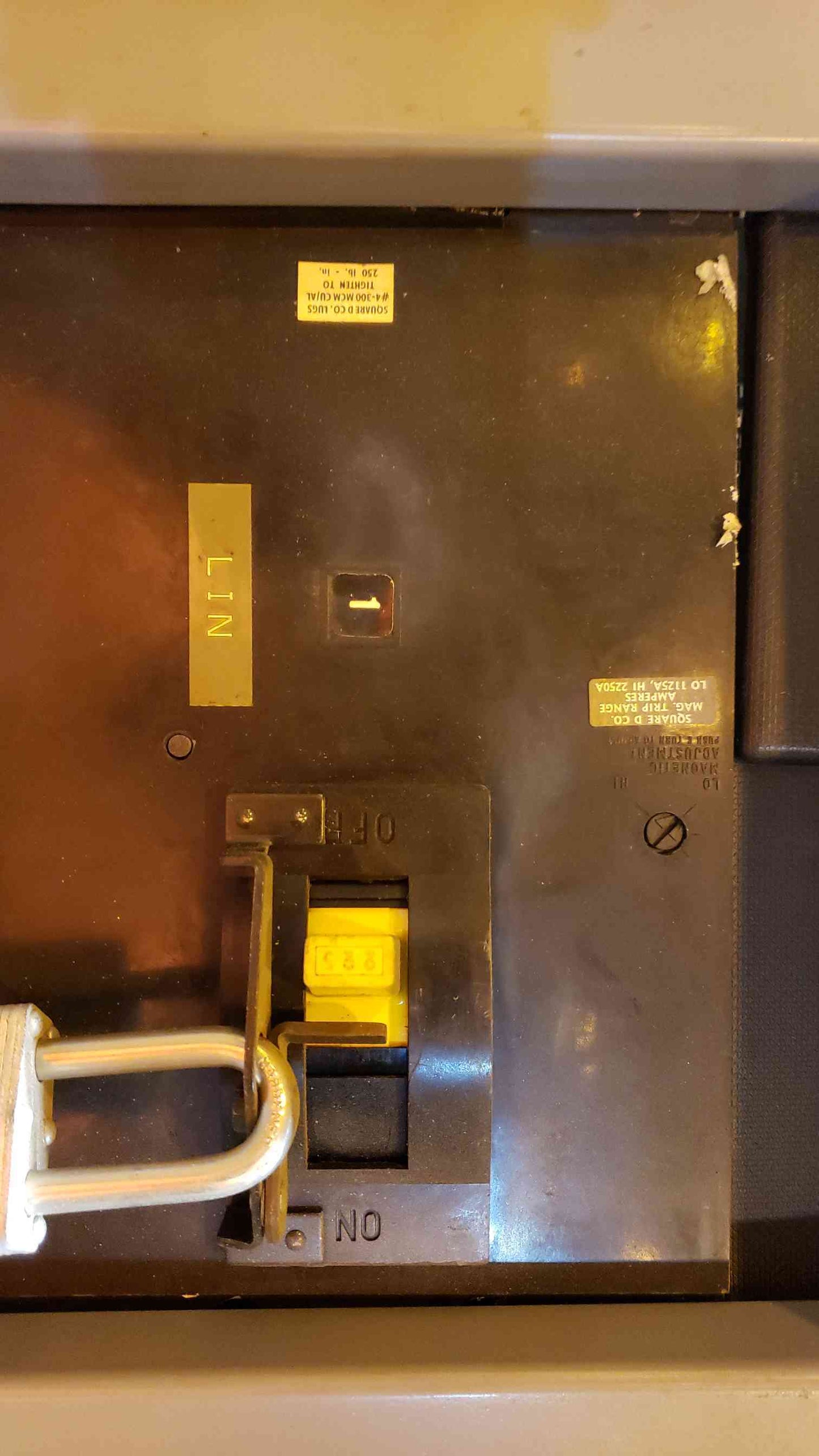 2000A Square D 120/208V I-Line Switchgear w/ Breakers D3(100209BDL)