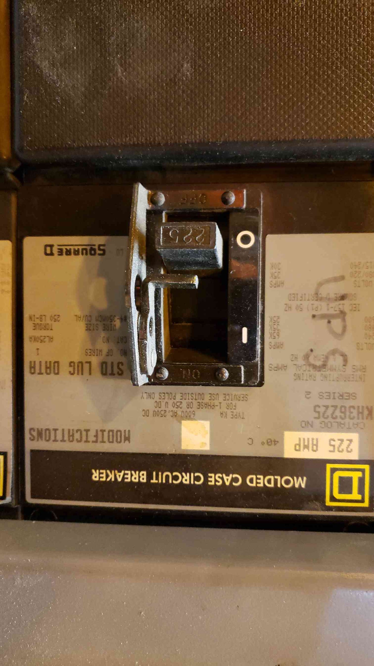 2000A Square D 120/208V I-Line Switchgear w/ Breakers D3(100209BDL)