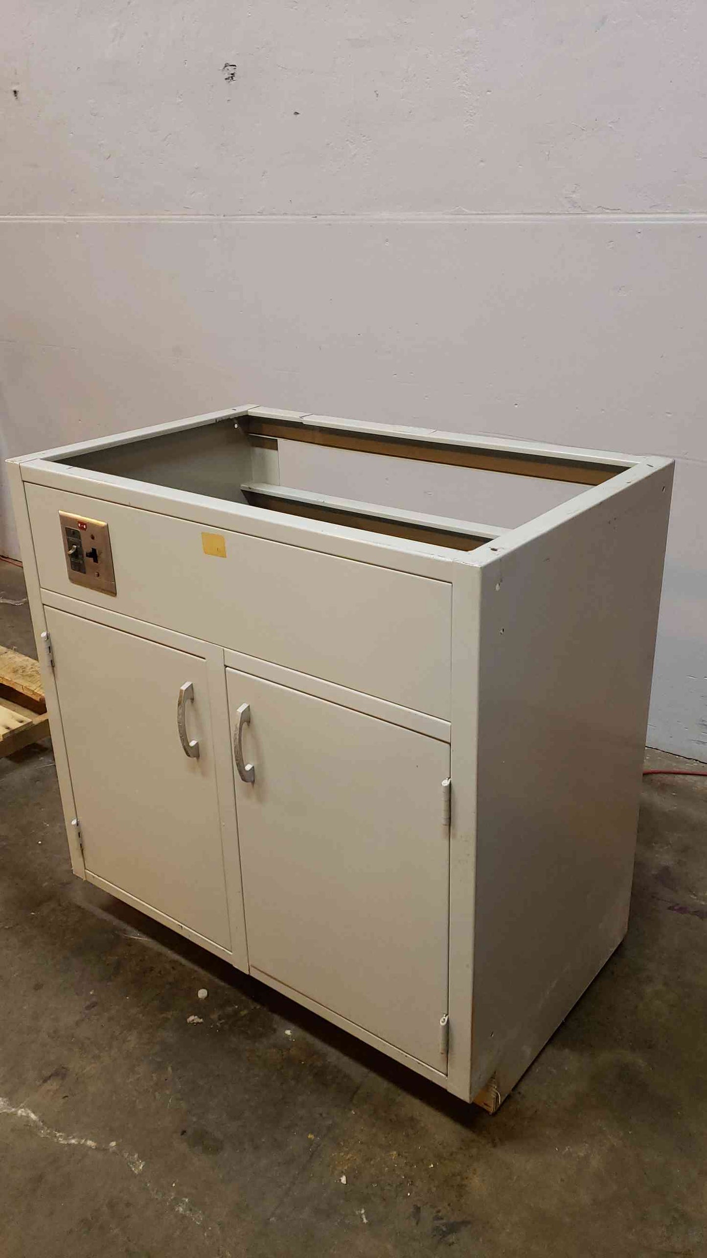 3' Kewaunee Casework W/ 2 Doors(Q17014)