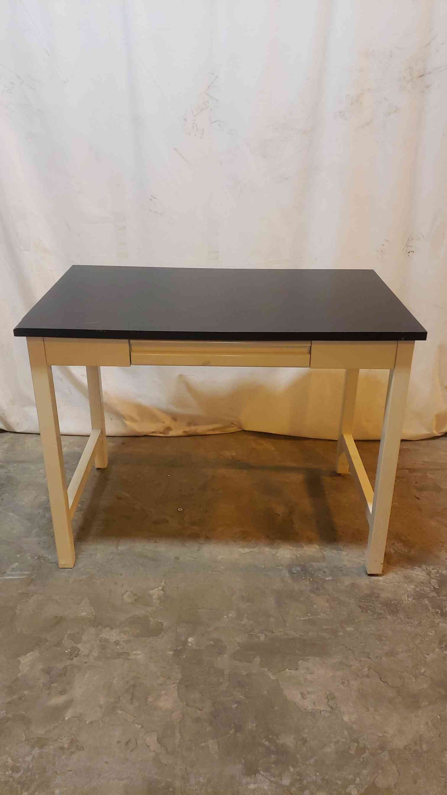 Kewaunee Contour Chem Resistant 4' Lab Table(1144AA)