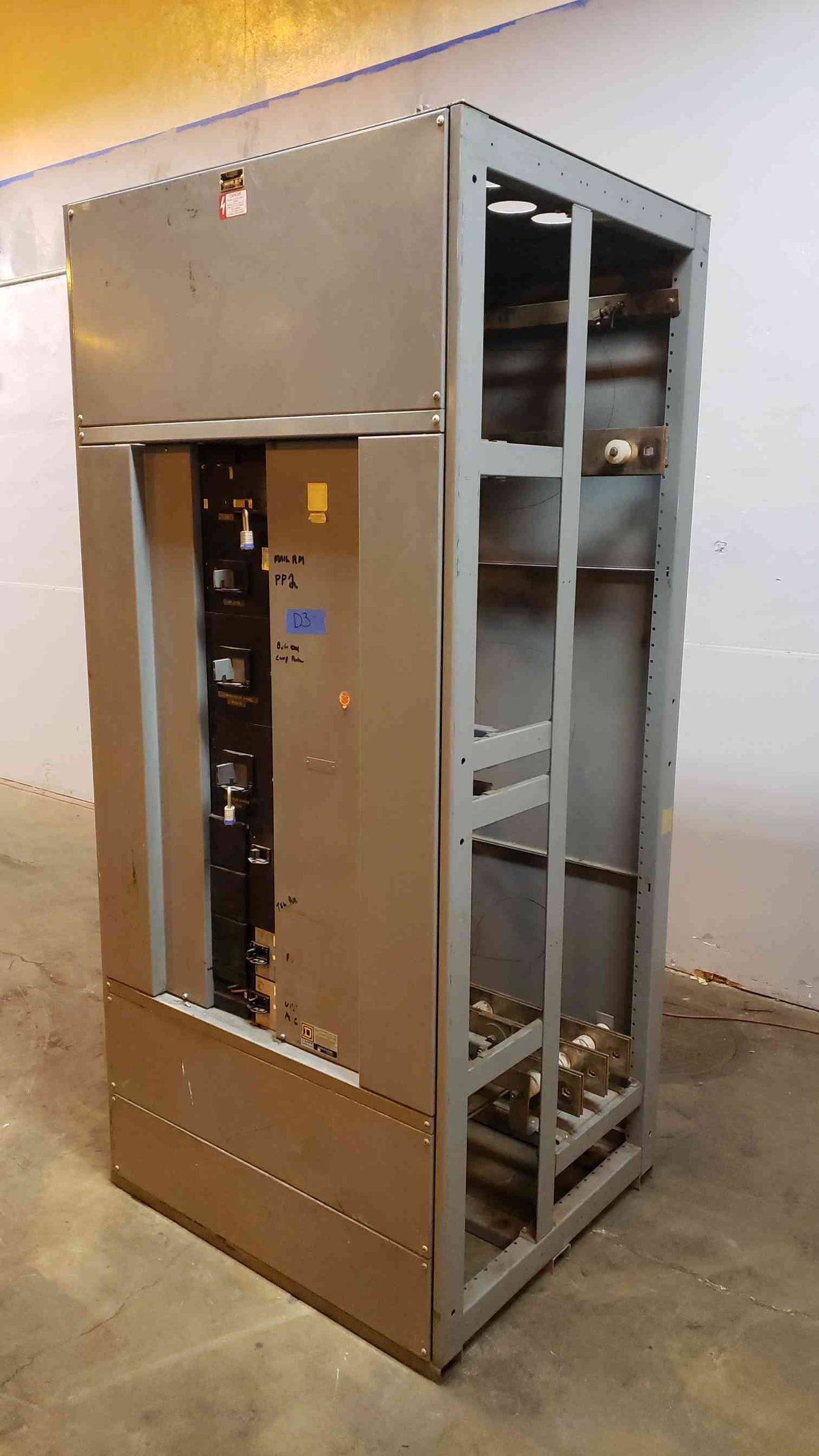 2000A Square D 120/208V I-Line Switchgear w/ Breakers D3(100209BDL)